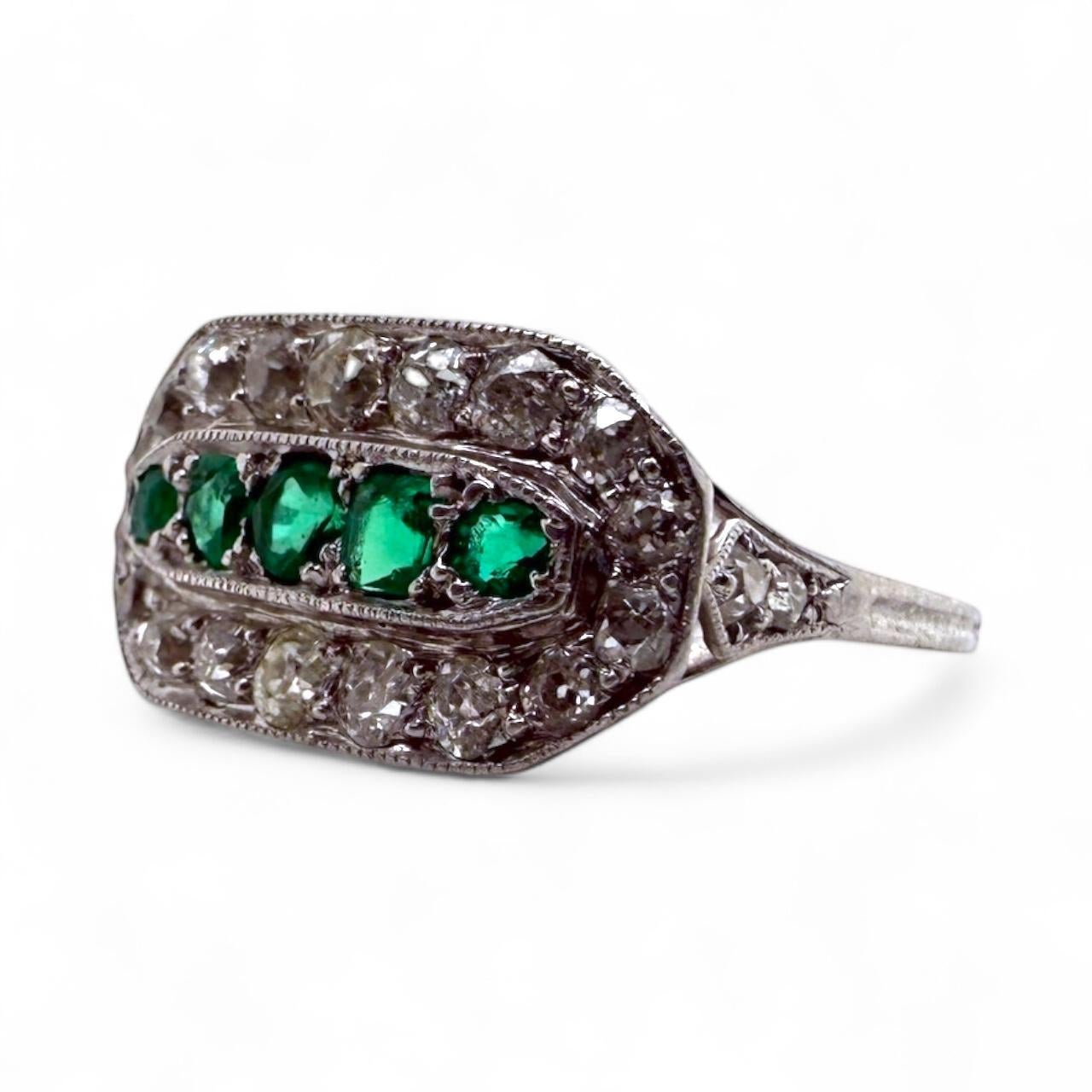 Vintage Art Deco Ära Smaragd & Diamant Cocktail Ring im Angebot 1