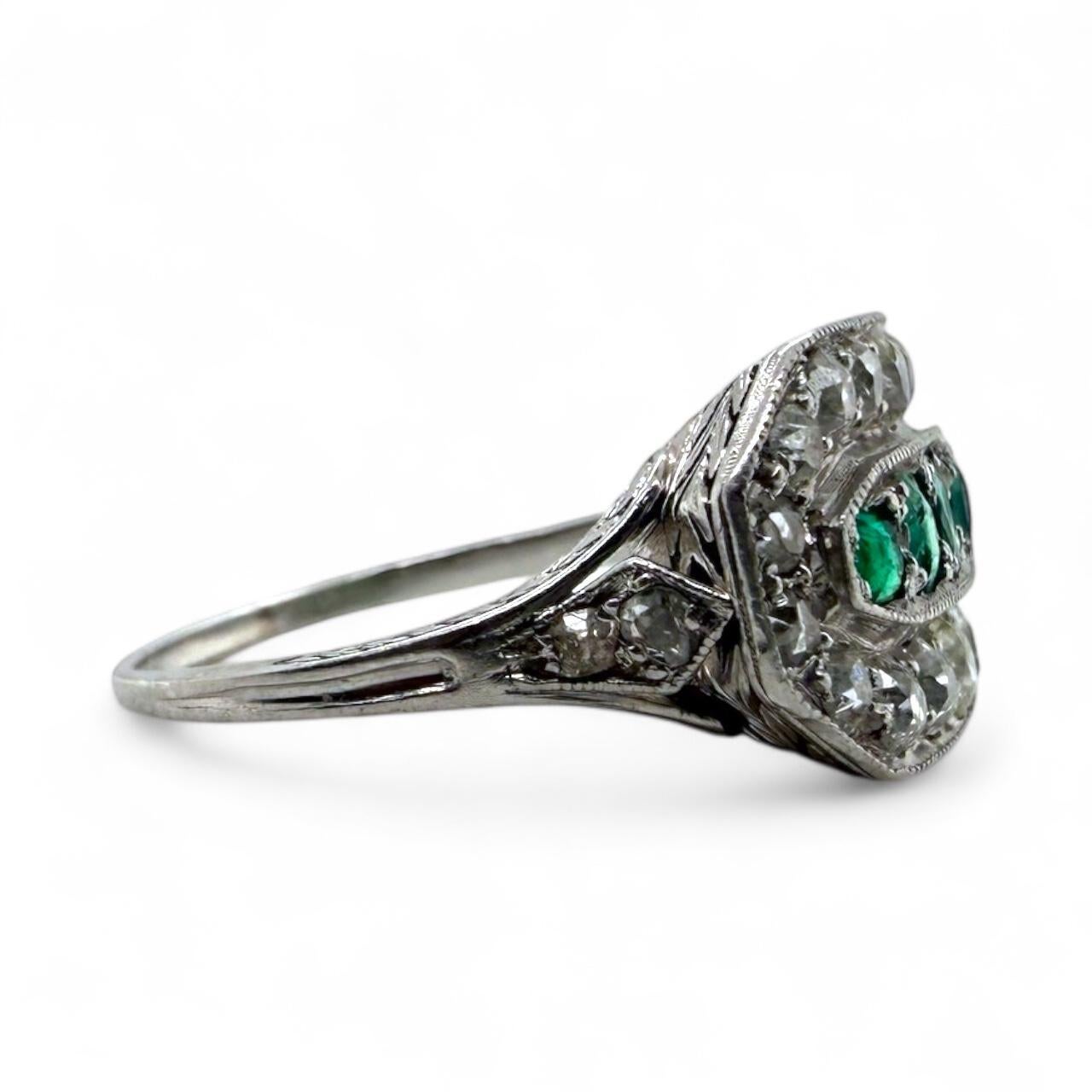 Vintage Art Deco Ära Smaragd & Diamant Cocktail Ring im Angebot 2