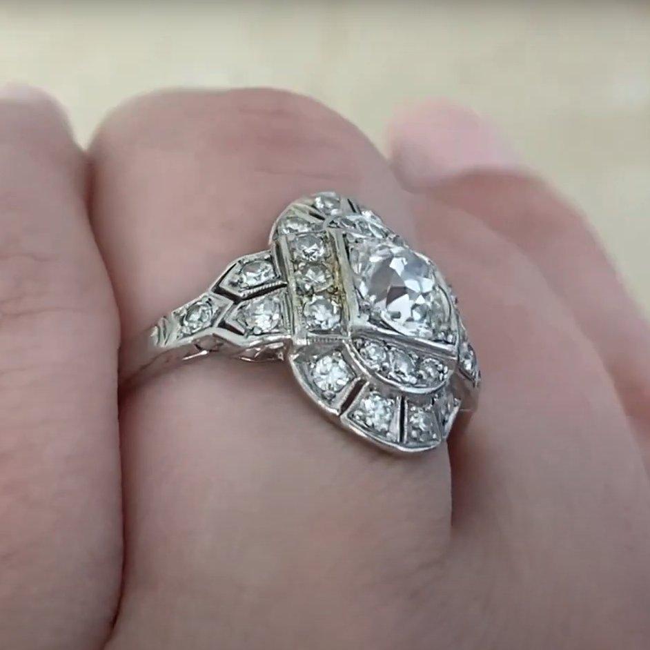 Anillo de diamantes europeos antiguos de la época Art Déco Vintage (aprox. 0,9 quilates), platino en Excelente estado para la venta en New York, NY
