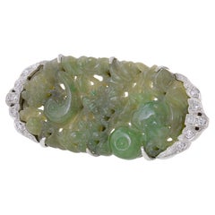 Broche vintage de l'époque Art déco en platine, or blanc 18 carats, jade véritable et diamants