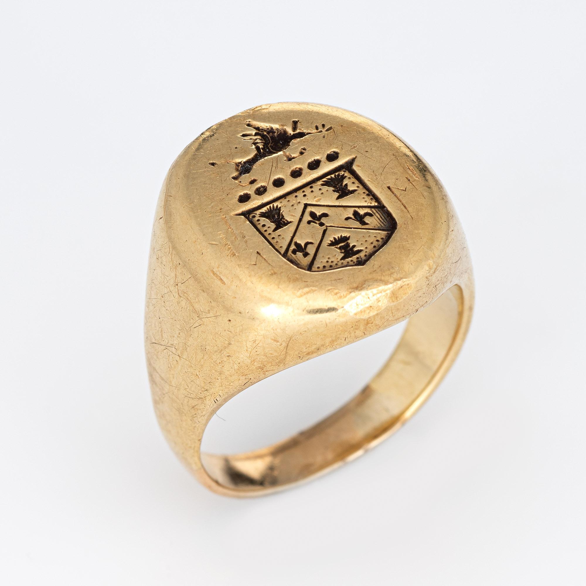 Finely detailed vintage Art Deco era family crest signet ring (circa 1920s to 1930s) crafted in 14 karat yellow gold. 

The signet ring weighs a hefty 21.4 grams. The signet mount features a bird to the top, with a shield detailed with three wheat