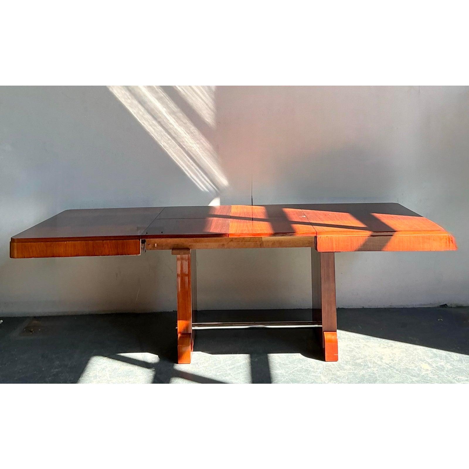 Vintage Art of Vintage Art of Vintage Art of Vintage Art of Vintage Art of Vintage Art of Vintage Art of Vintage Art of Vintage Art of Vintage Table à manger extensible en acajou flammé en vente 3