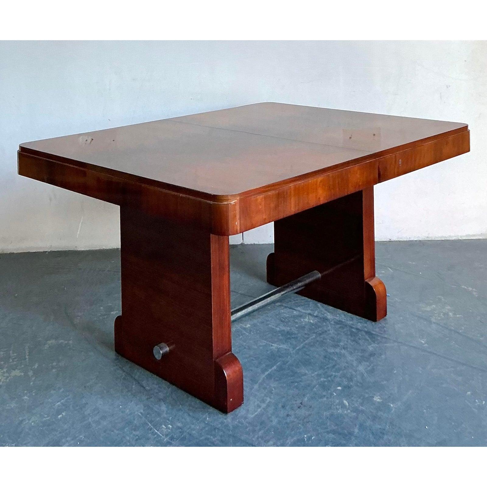 Art déco Vintage Art of Vintage Art of Vintage Art of Vintage Art of Vintage Art of Vintage Art of Vintage Art of Vintage Art of Vintage Art of Vintage Table à manger extensible en acajou flammé en vente