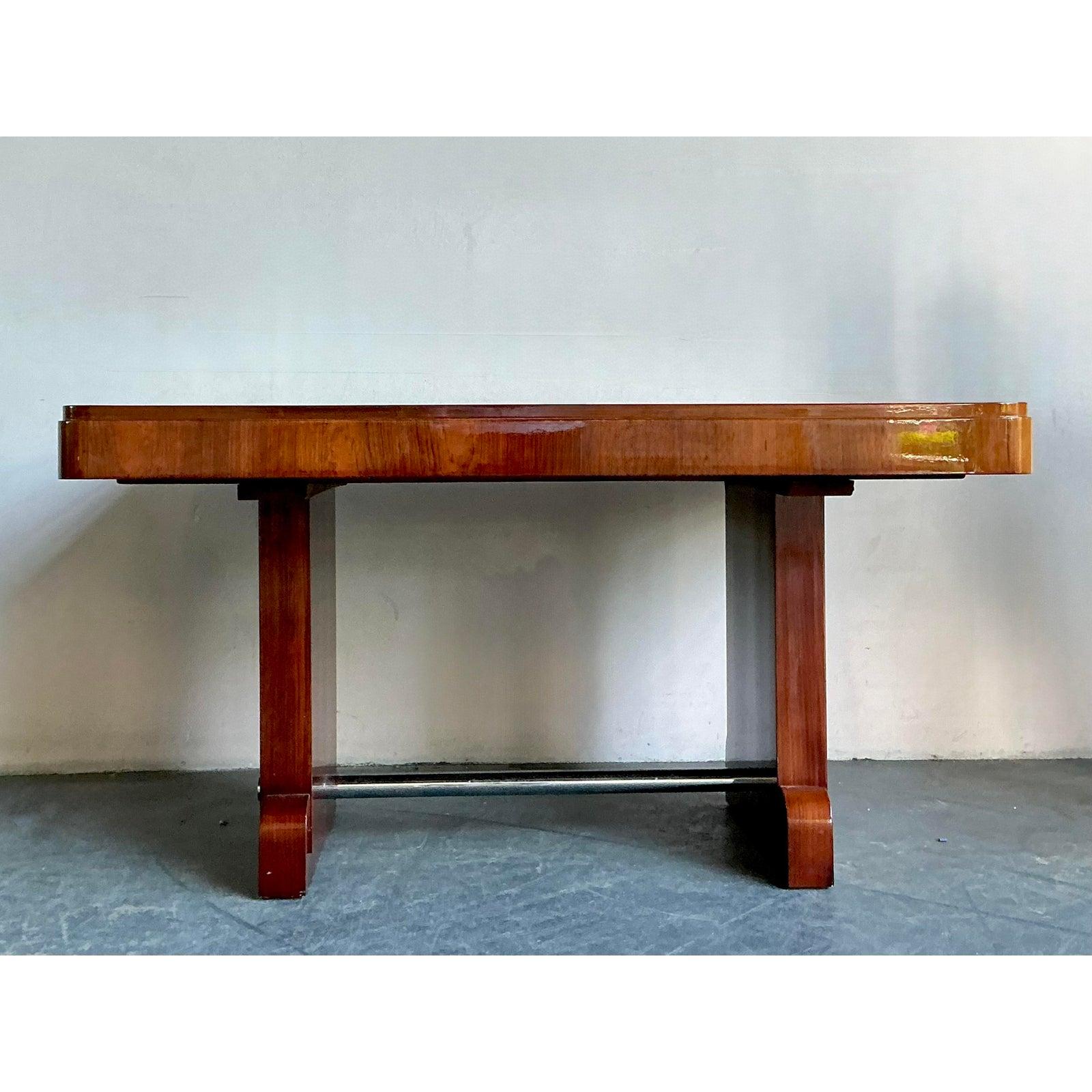 Allemand Vintage Art of Vintage Art of Vintage Art of Vintage Art of Vintage Art of Vintage Art of Vintage Art of Vintage Art of Vintage Art of Vintage Table à manger extensible en acajou flammé en vente