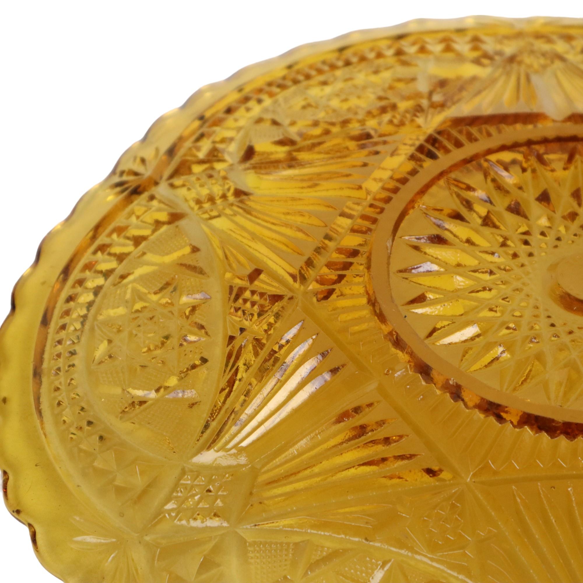 Bol à fruits plat Art Déco en verre pressé ambré fabriqué en Belgique en vente 4