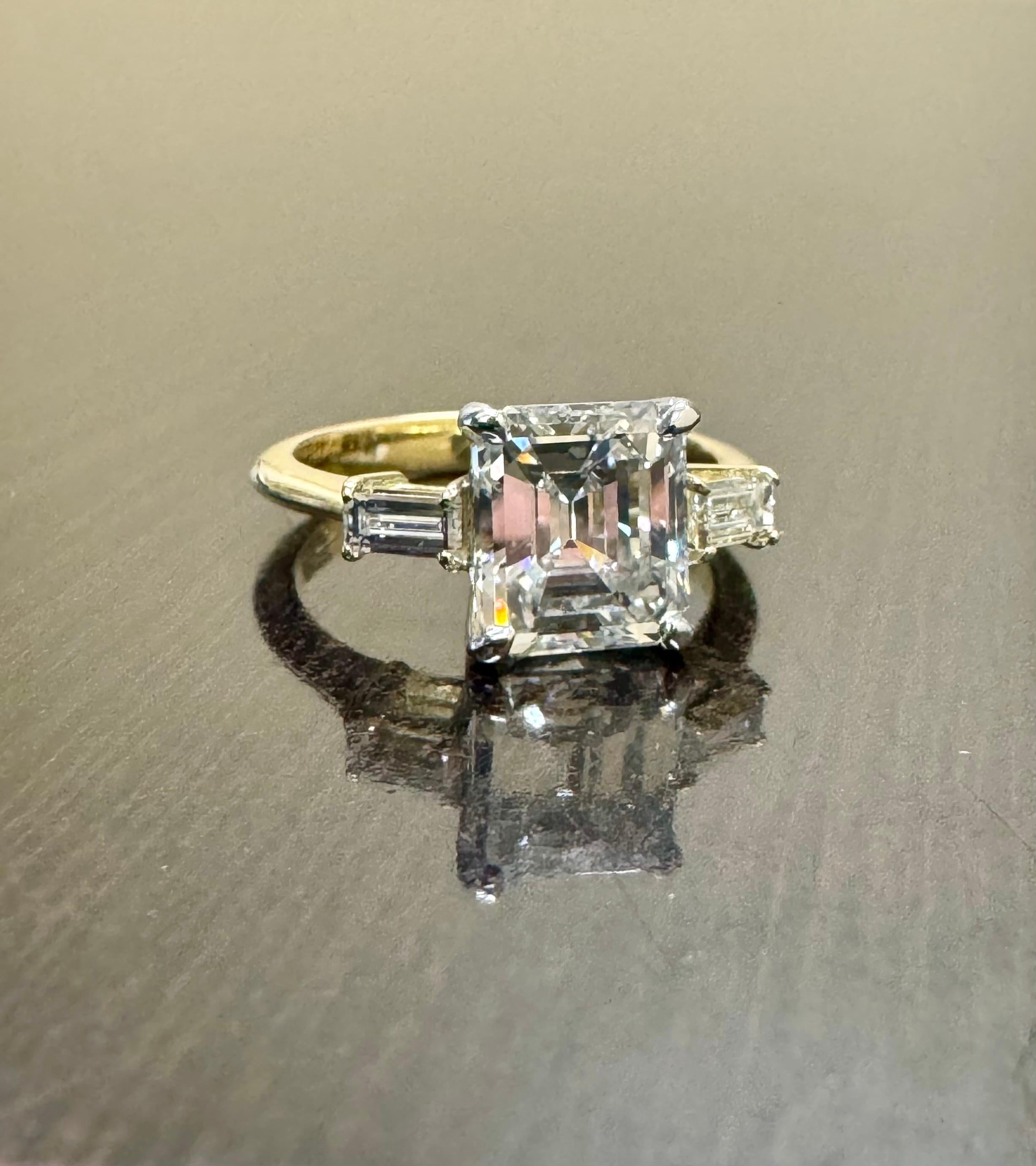 Women's Vintage Art Deco GIA Certified 2.41 Carat Emerald Cut Diamond Engagement Ring For Sale
