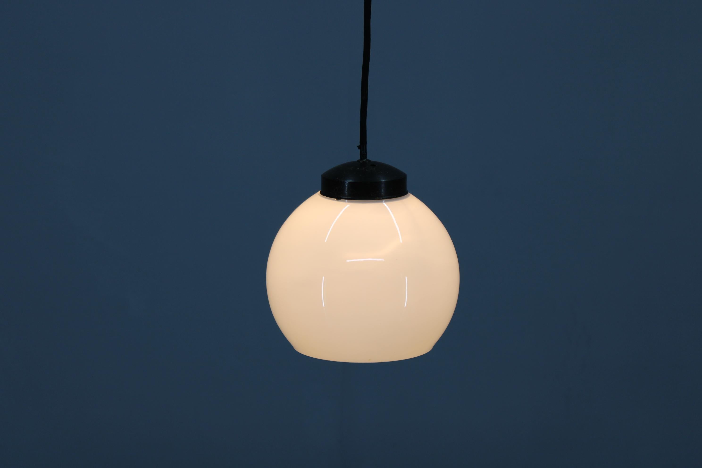 XX secolo Ciondolo d'epoca in vetro e ottone Art Deco, Cecoslovacchia, anni '30 in vendita