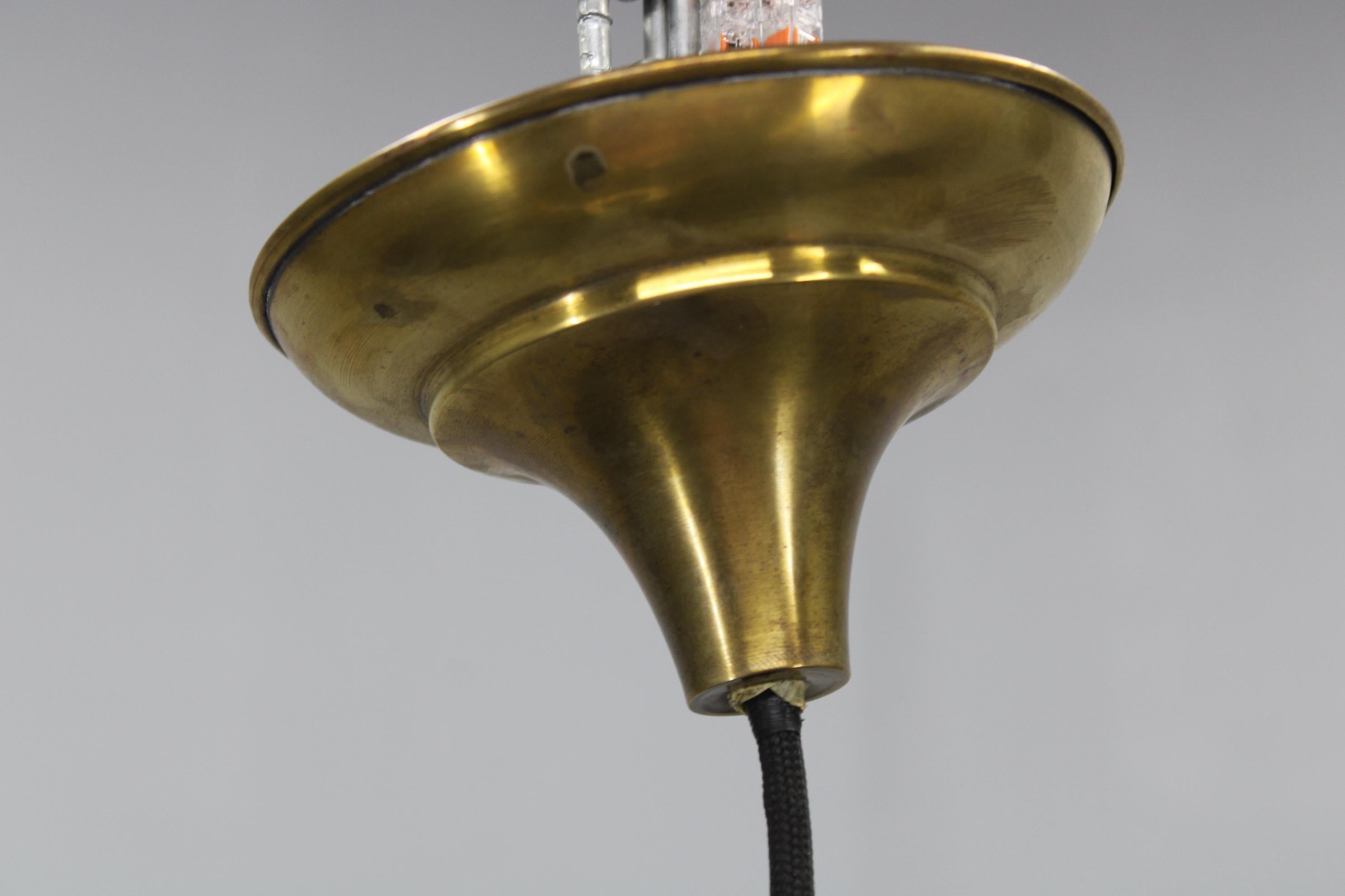 Ottone Ciondolo d'epoca in vetro e ottone Art Deco, Cecoslovacchia, anni '30 in vendita