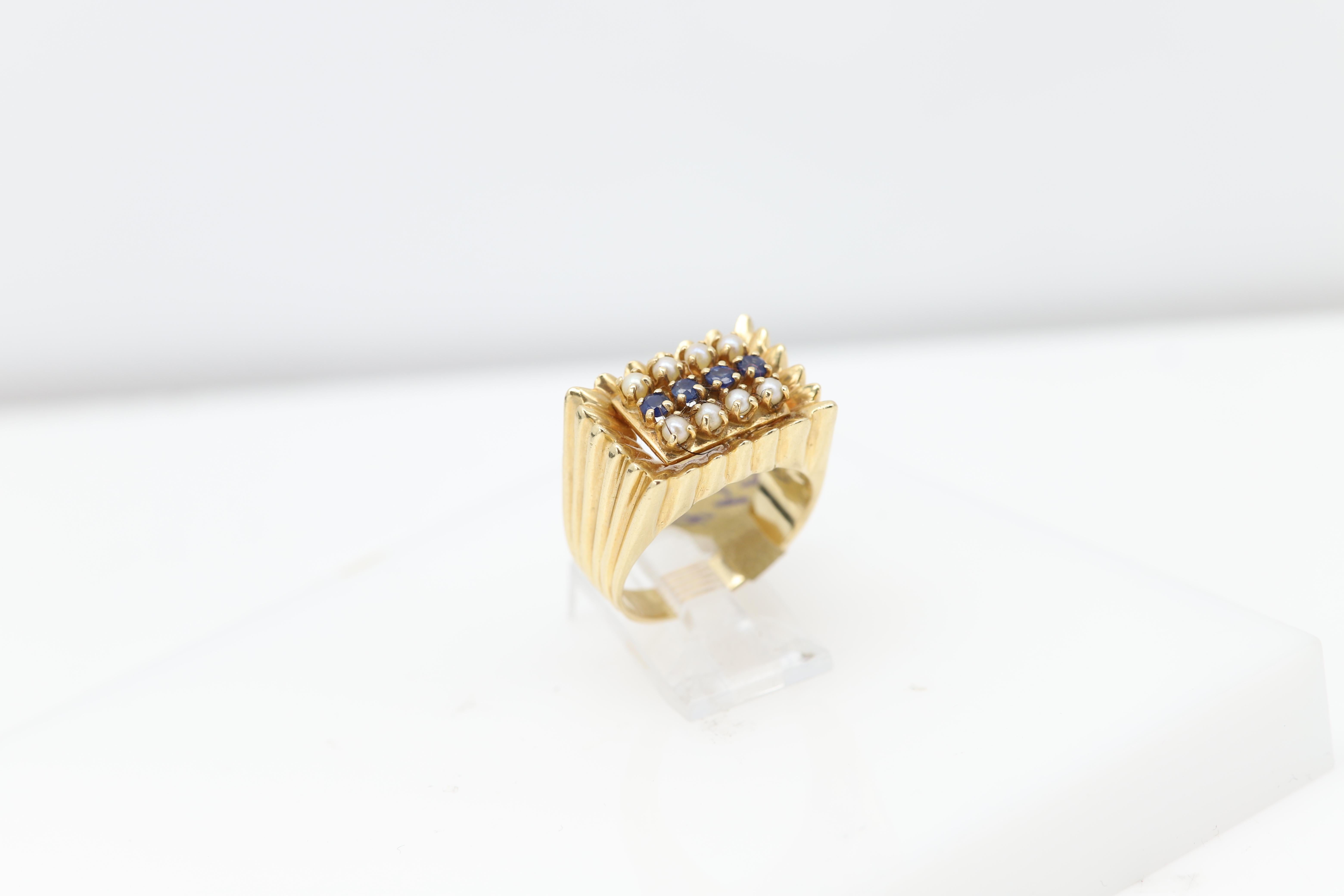 Round Cut Vintage Art Deco Gold Ring Blue Sapphire and pearls 14 Karat Yellow Gold For Sale