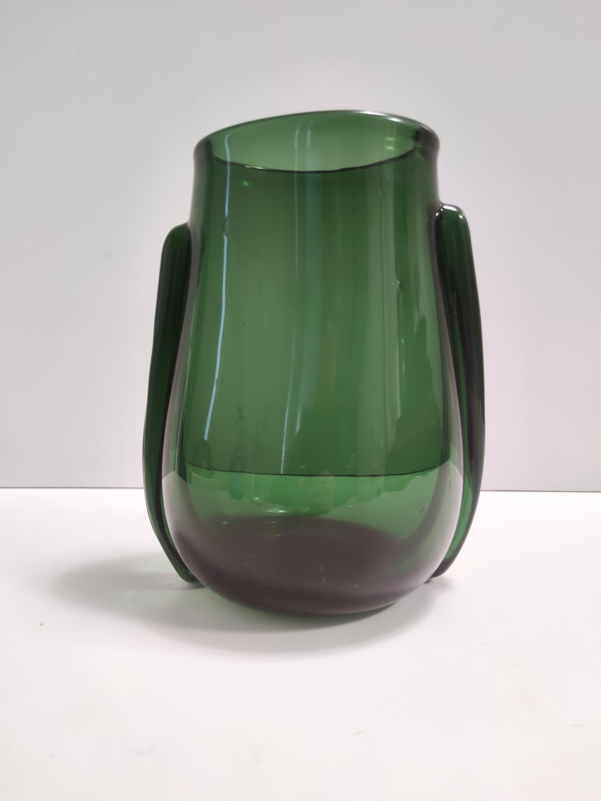 Fabriqué en Italie, années 1940 - 1950. 
Fabriqué en verre vert soufflé à la bouche, à Empoli.
Le verre présente des bulles et des transparences agréables grâce au processus de fabrication artisanale. 
Il s'agit d'une pièce vintage, qui peut donc