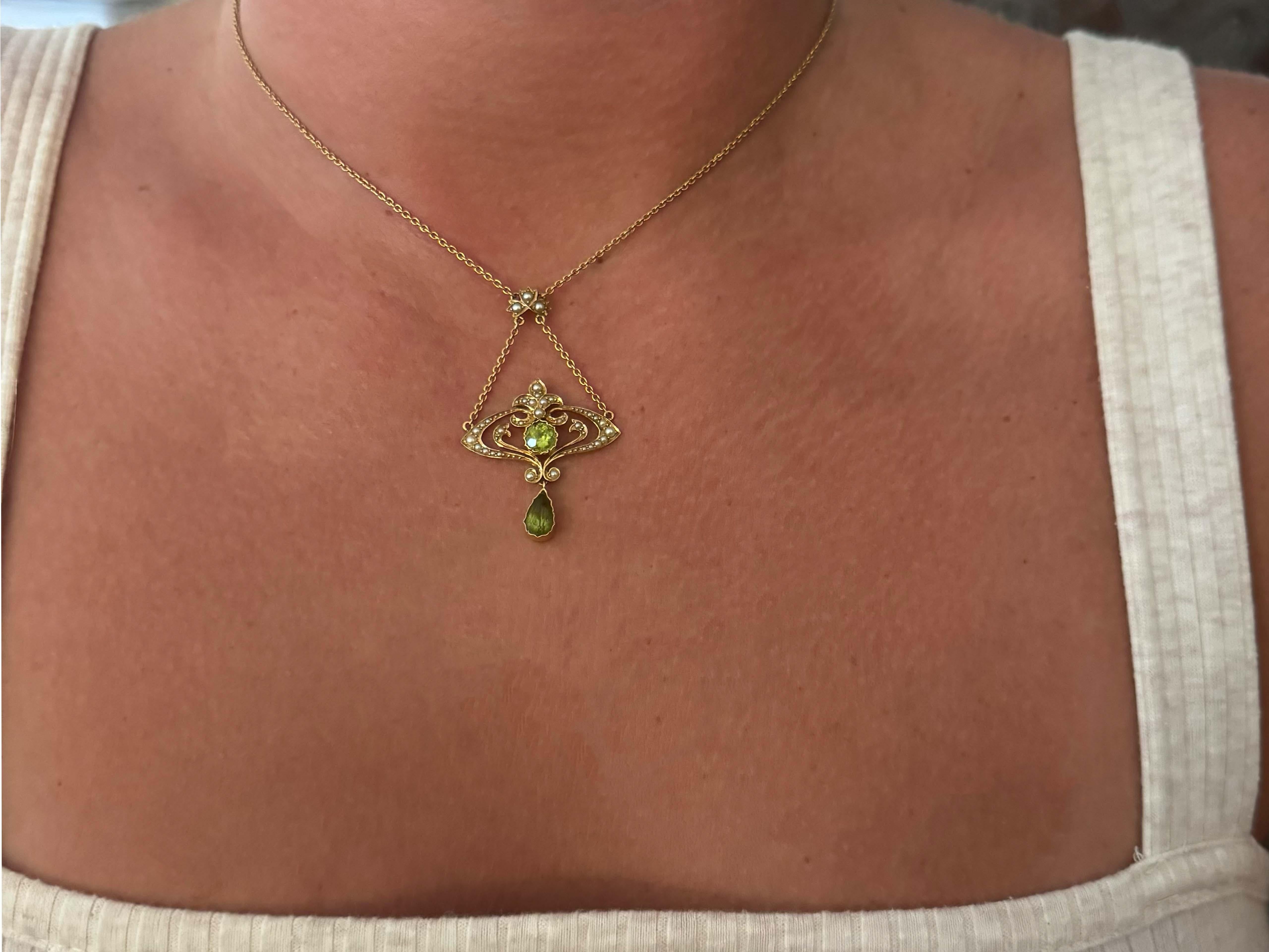 Specifications:

Metal: 15K Pink Gold

Gemstones: Seed Pearls and Green Peridot
​
​Chain Length: 17