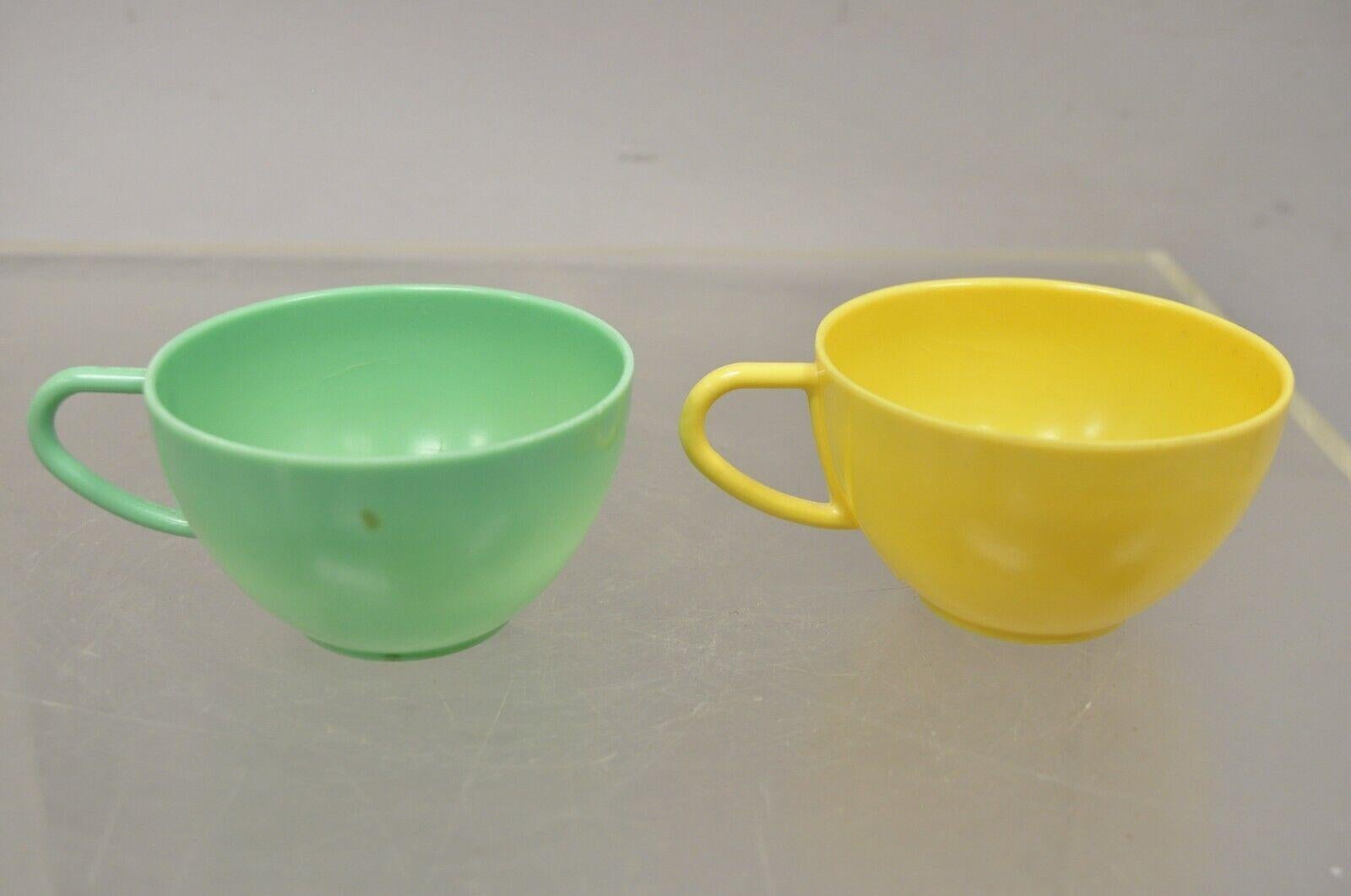 Set di ciotole di sicurezza Bonny Ware vintage in stile Art Deco verde e giallo, 8 pezzi In condizioni buone in vendita a Philadelphia, PA