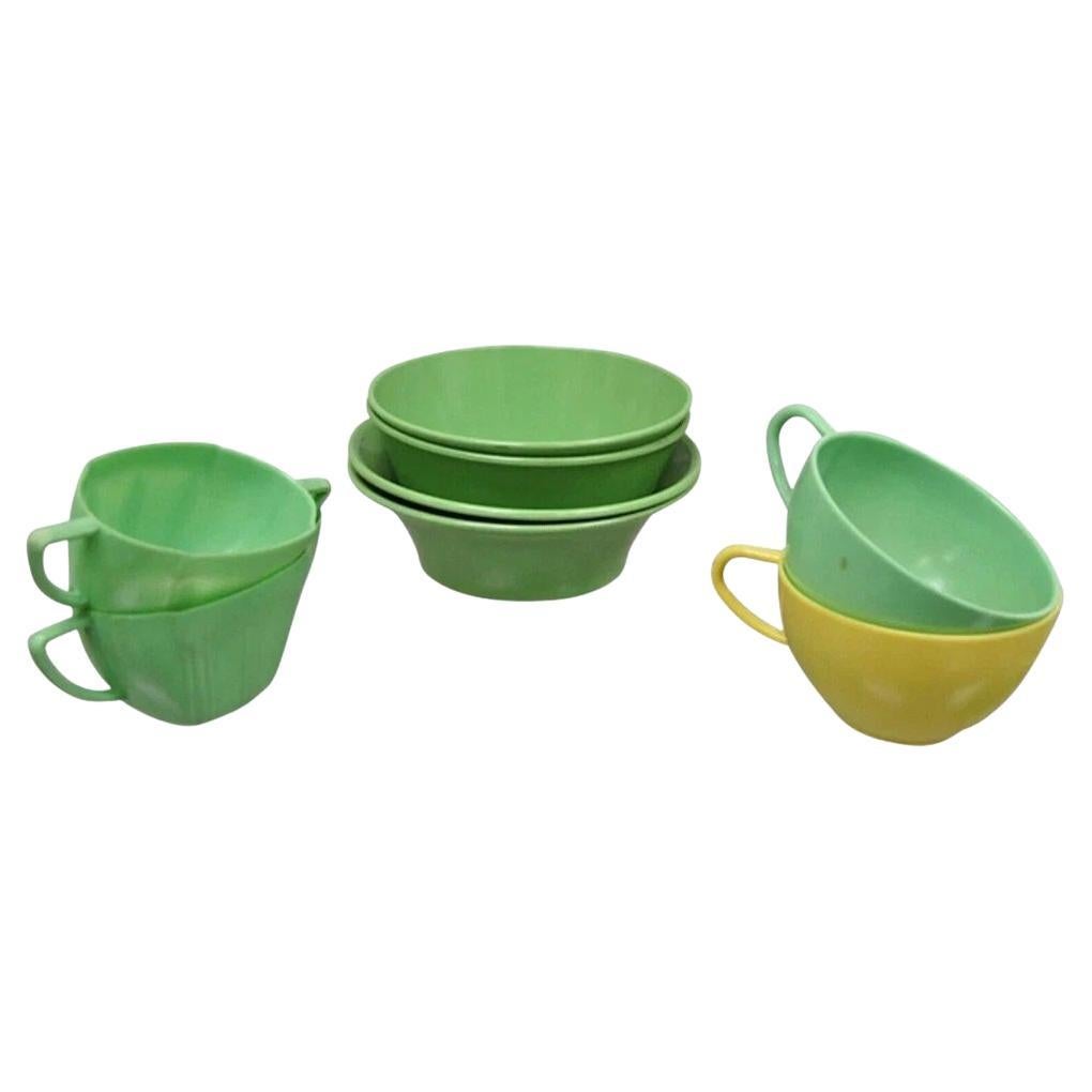 Set di ciotole di sicurezza Bonny Ware in stile Art Déco verde e giallo - 8 pezzi in vendita