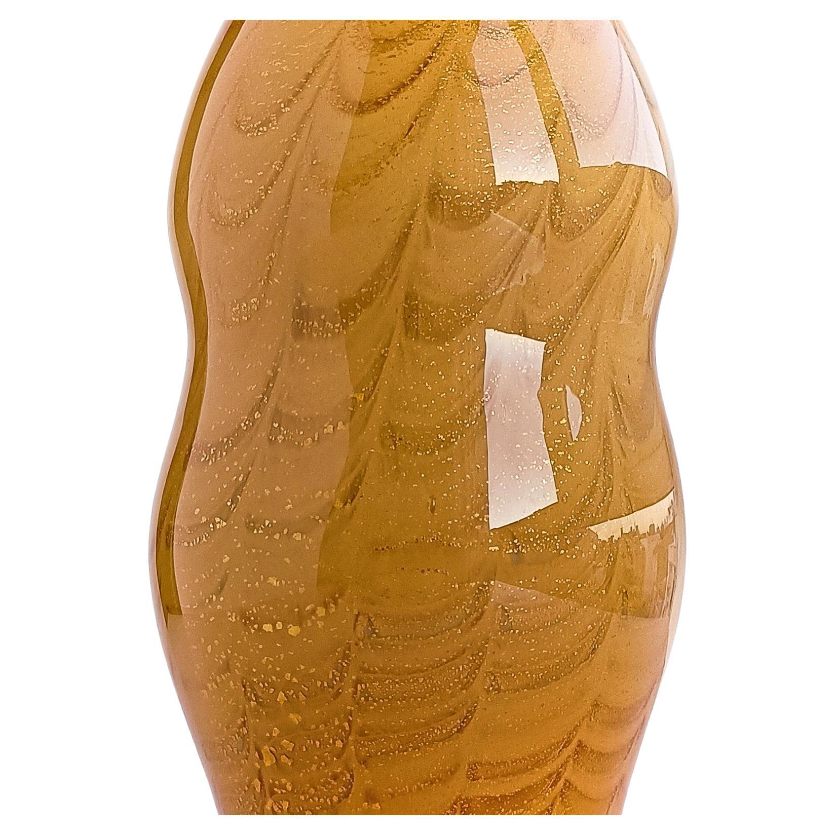 Vintage Italian Art Deco Signed Murano Glass Vase With Gold Flecks In Excellent Condition For Sale In Valencia, VC