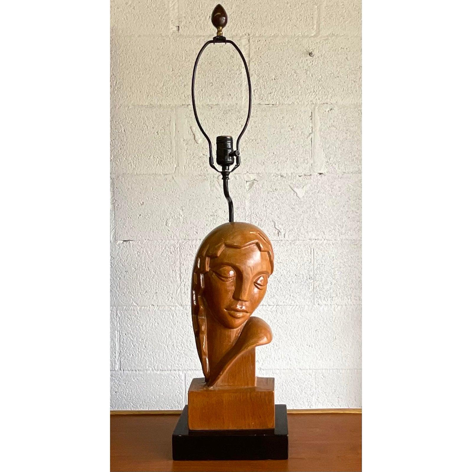 Nord-américain Lampe de bureau vintage Art déco en forme de femme sculptée à la main en vente