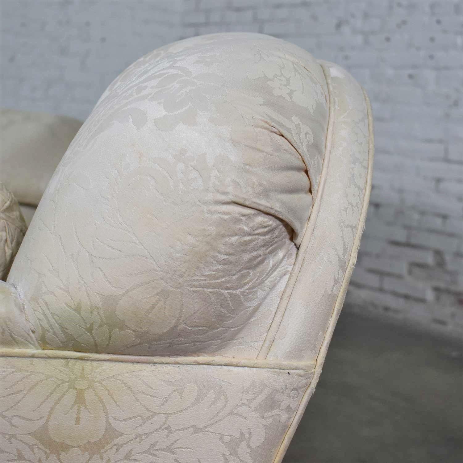 Vintage-Art déco-Sofa im Hollywood-Regency-Stil mit getufteter Rückenlehne und konkaven Kissen im Angebot 2