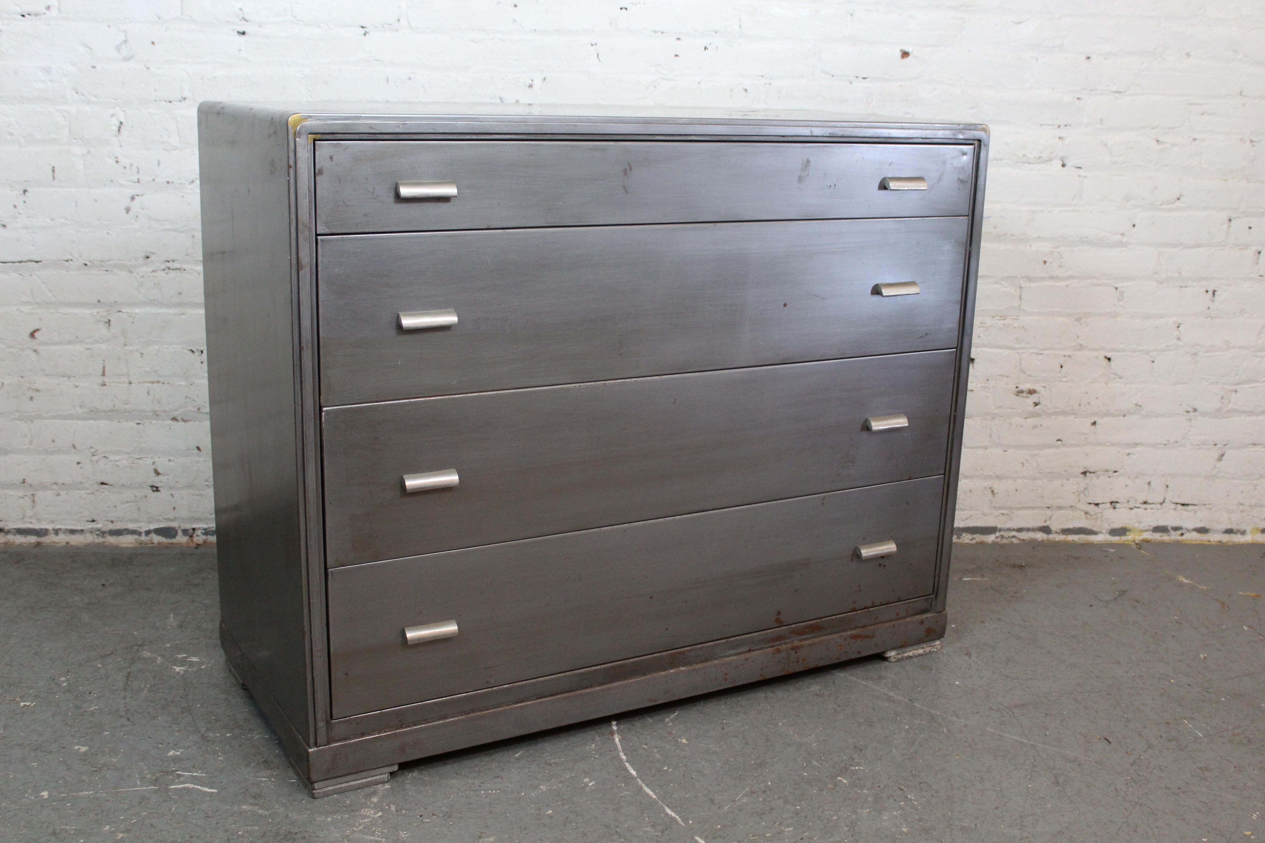 Cómoda Vintage Art Decó Industrial de metal by Simmons Furniture en venta 9