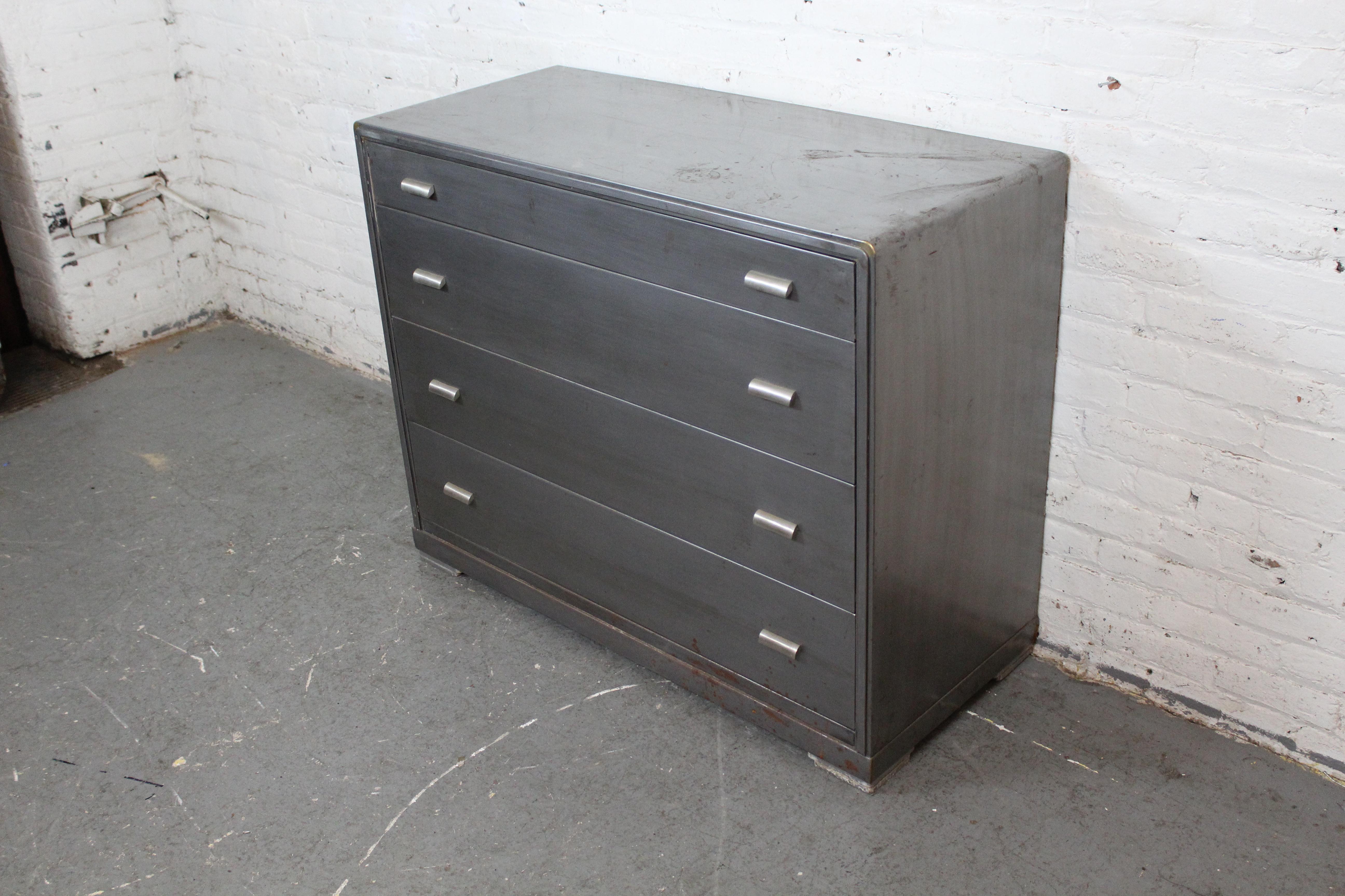 Cómoda Vintage Art Decó Industrial de metal by Simmons Furniture Estadounidense en venta