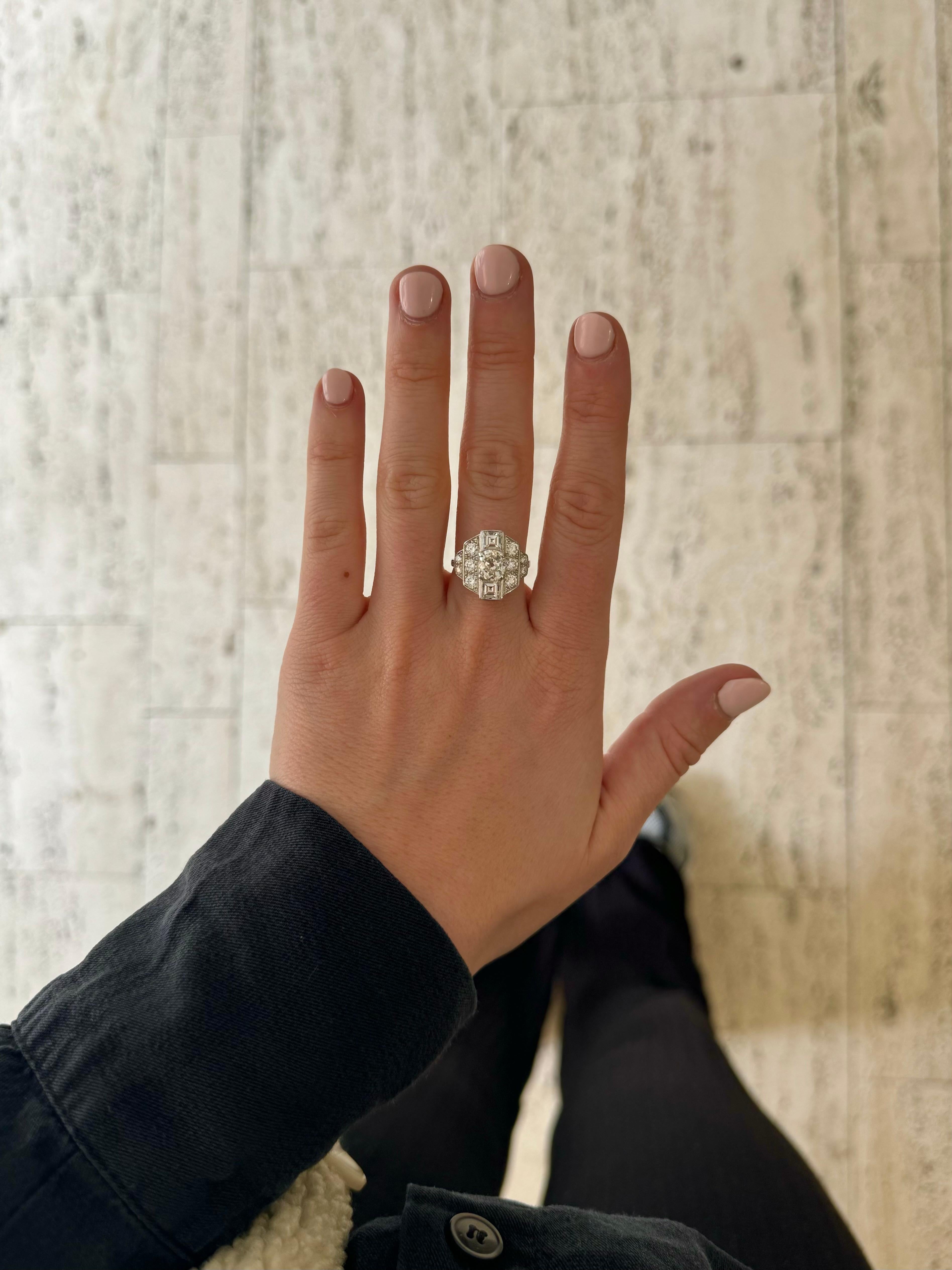 Art Deco Vintage Art Déco inspired 1.35 Carat diamond ring For Sale