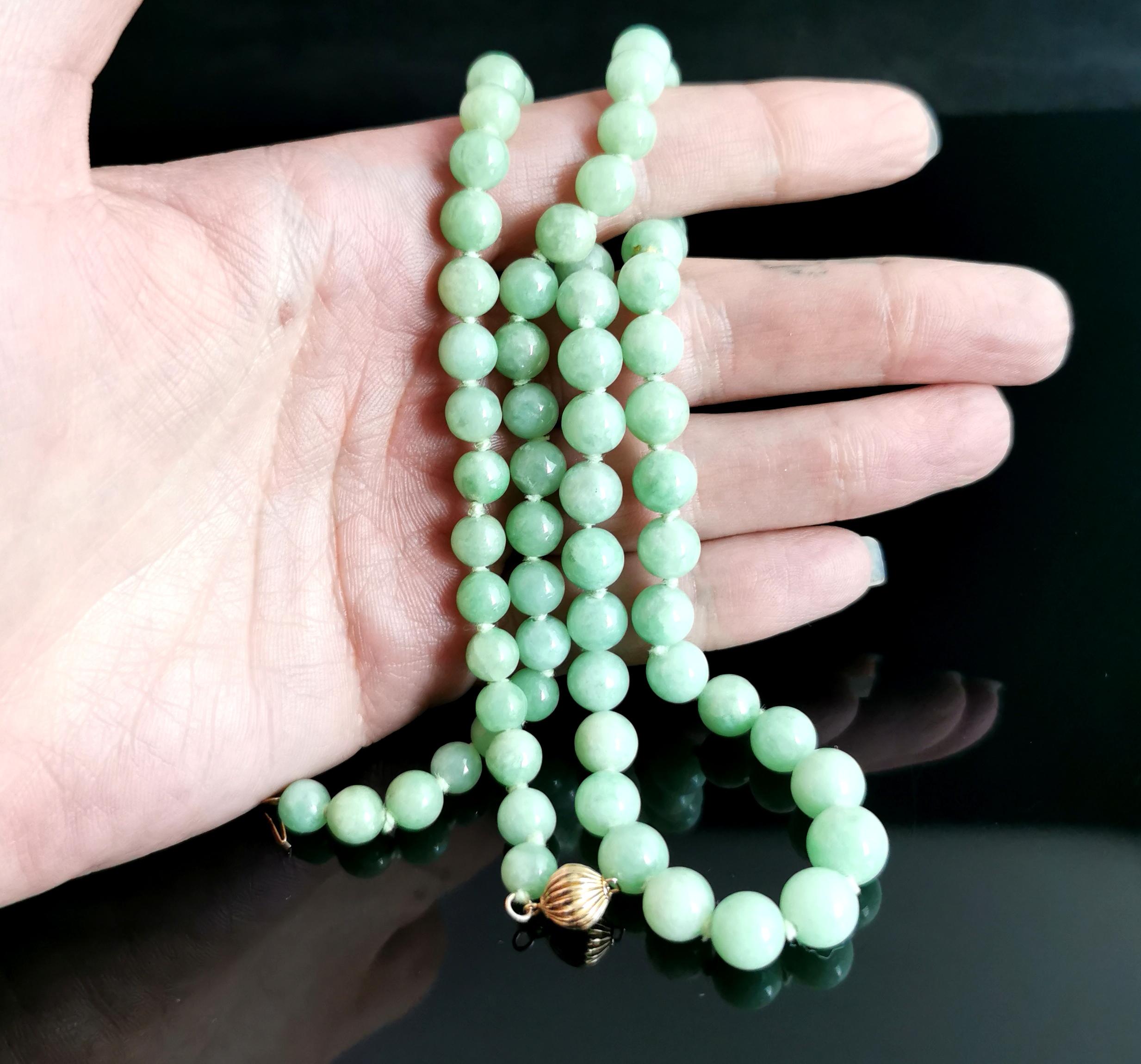 Vintage Art Deco Jade Bead Necklace, 14k Yellow Gold In Good Condition In NEWARK, GB