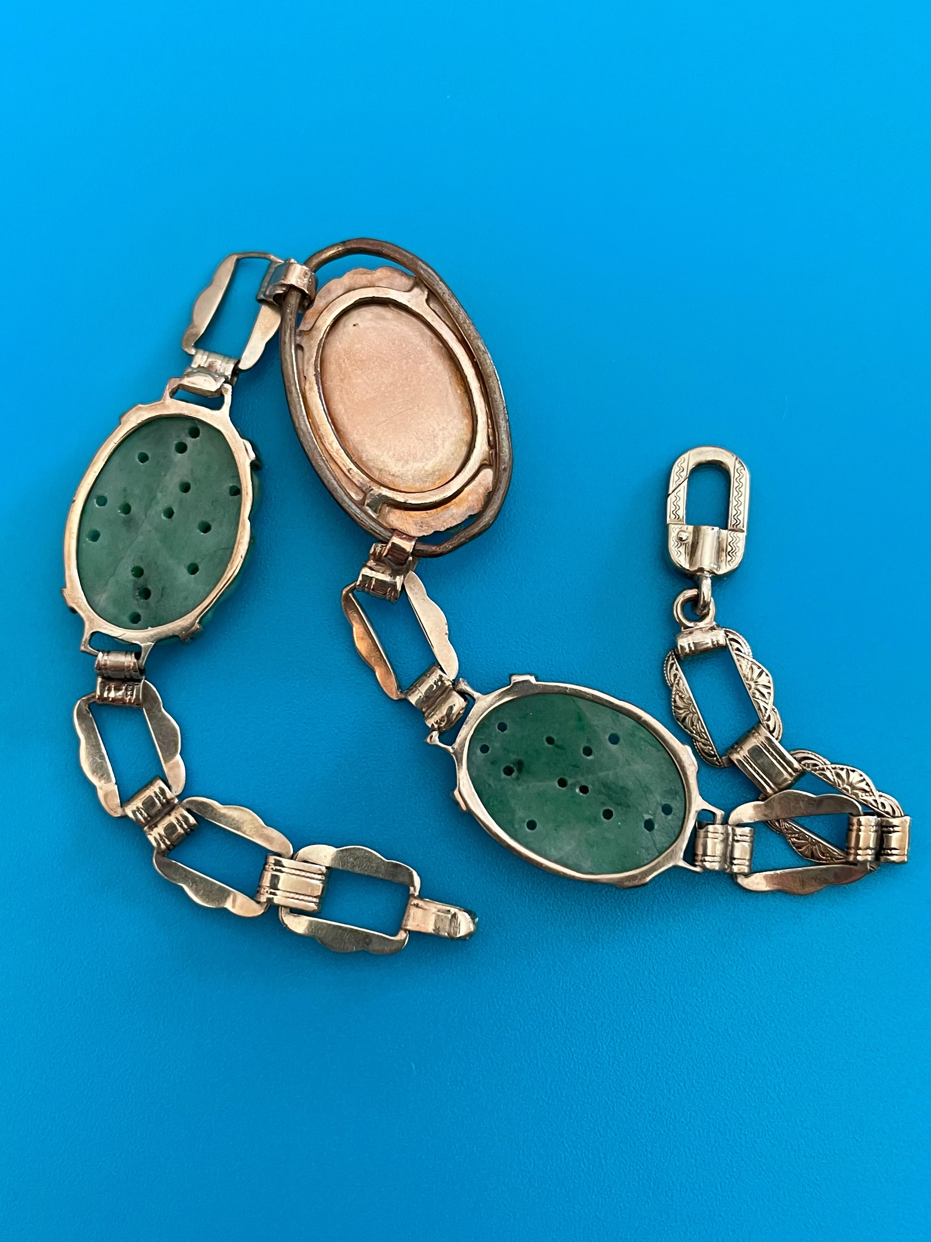 Mixed Cut Vintage Art Deco Jadeite Jade Medallion 14 Karat Yellow Gold Link Bracelet For Sale