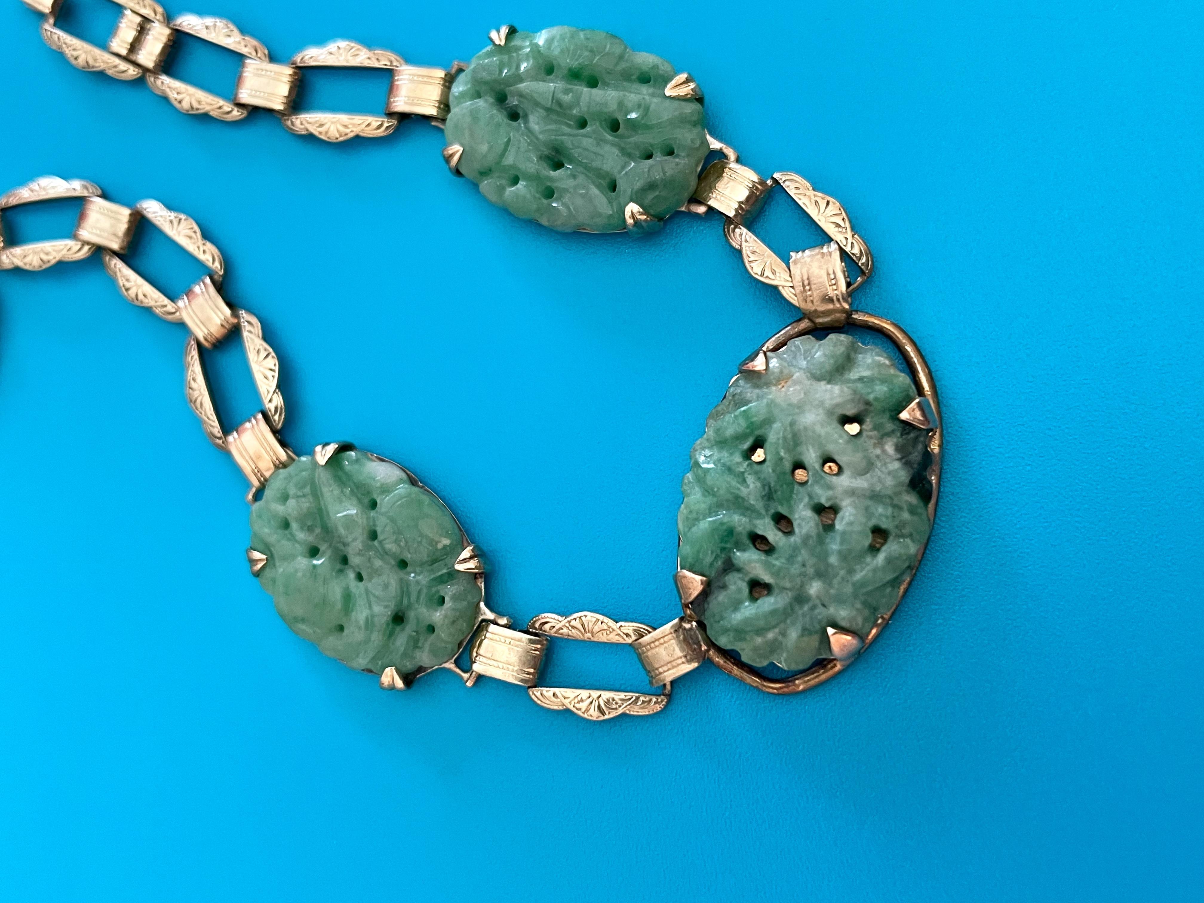 Vintage Art Deco Jadeite Jade Medallion 14 Karat Yellow Gold Link Bracelet In Good Condition For Sale In St. Louis Park, MN