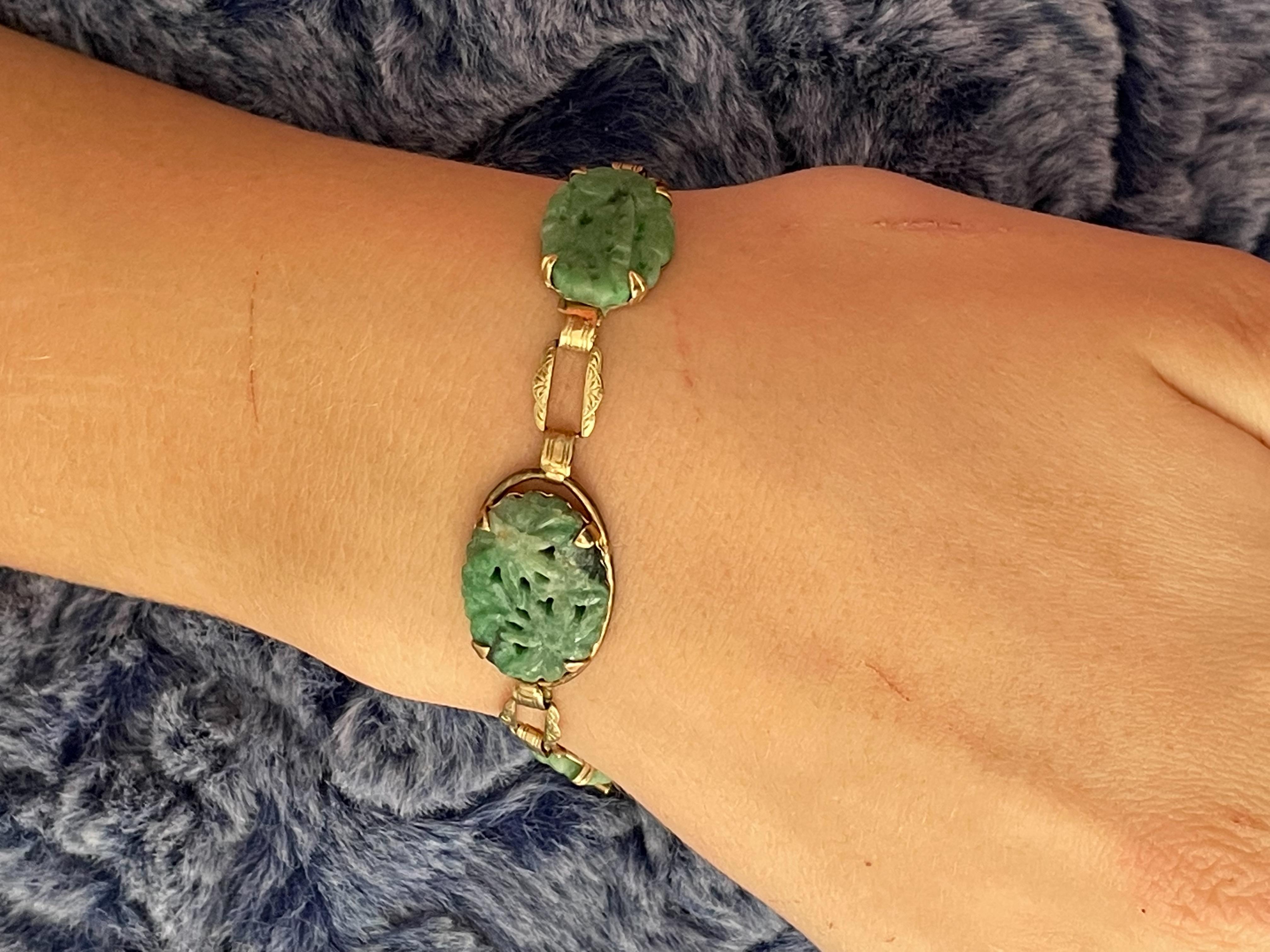Vintage Art Deco Jadeite Jade Medallion 14 Karat Yellow Gold Link Bracelet For Sale 1