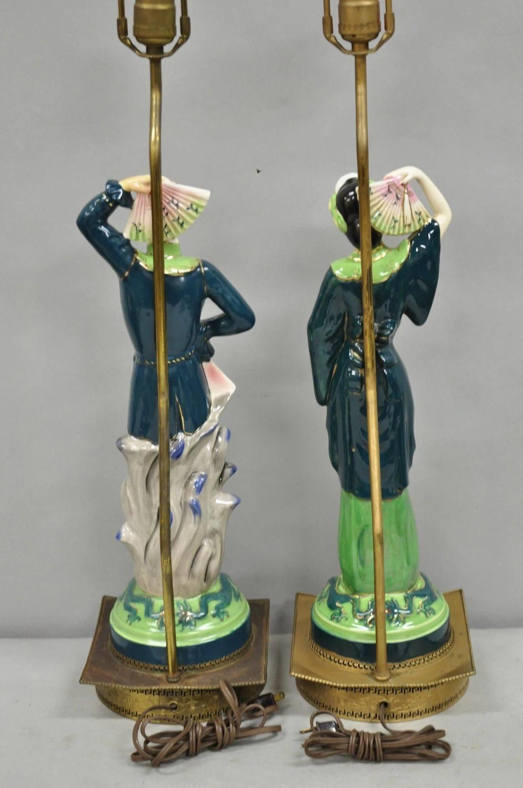 Lampes de table vintage Art Deco japonaise figurative homme et femme en porcelaine Greene Green - Paire en vente 3