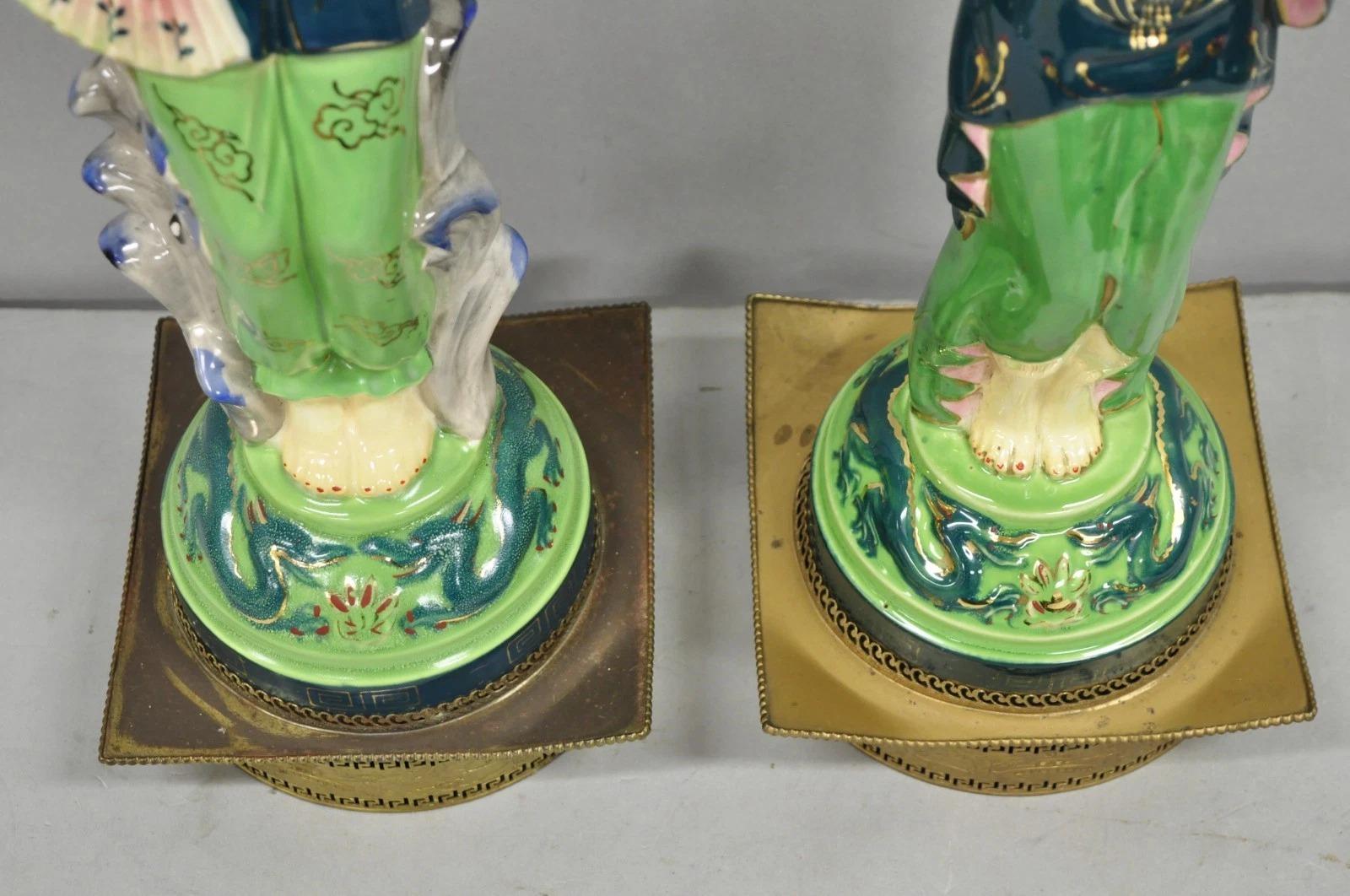 20ième siècle Lampes de table vintage Art Deco japonaise figurative homme et femme en porcelaine Greene Green - Paire en vente