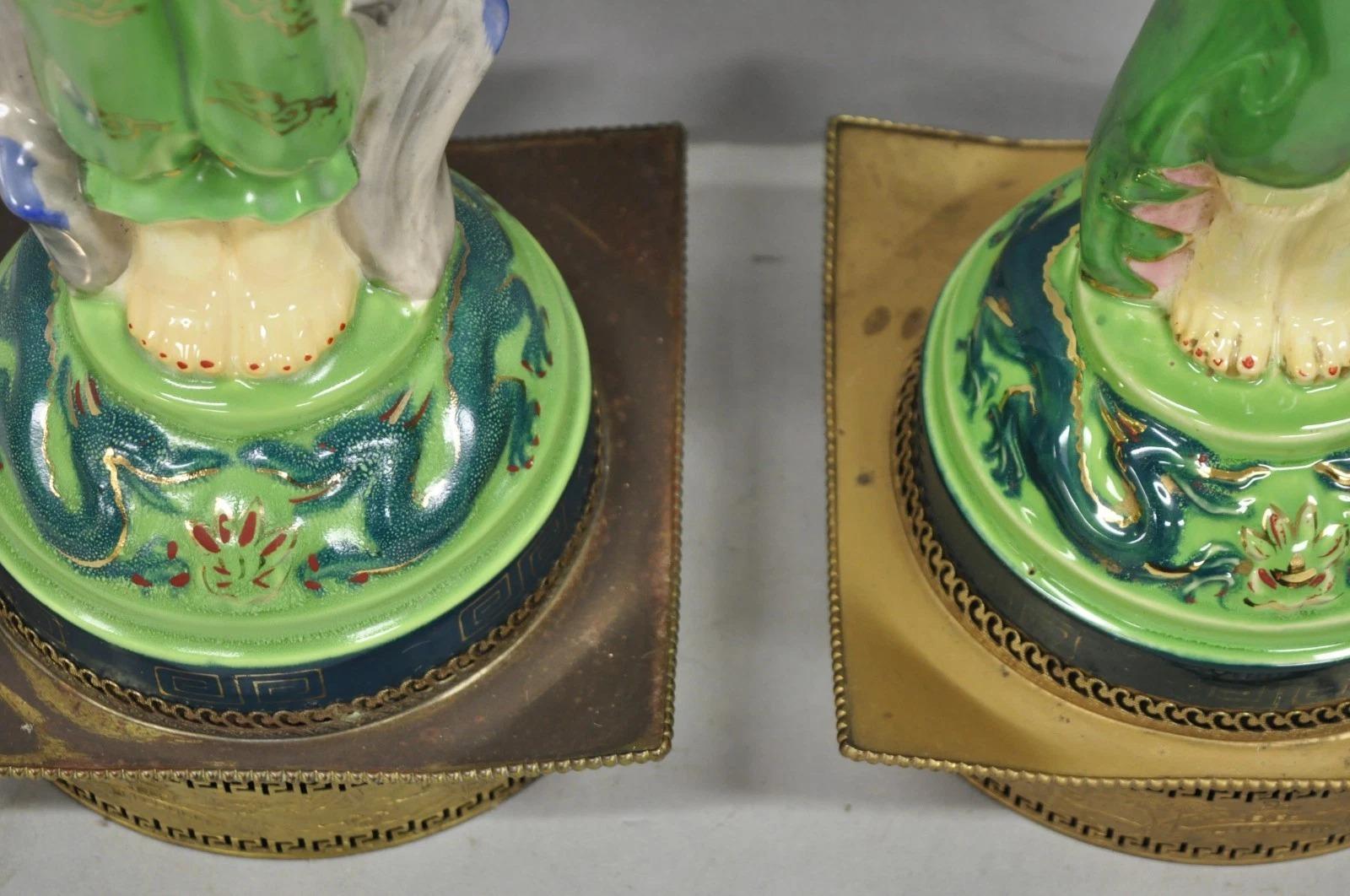 Porcelaine Lampes de table vintage Art Deco japonaise figurative homme et femme en porcelaine Greene Green - Paire en vente