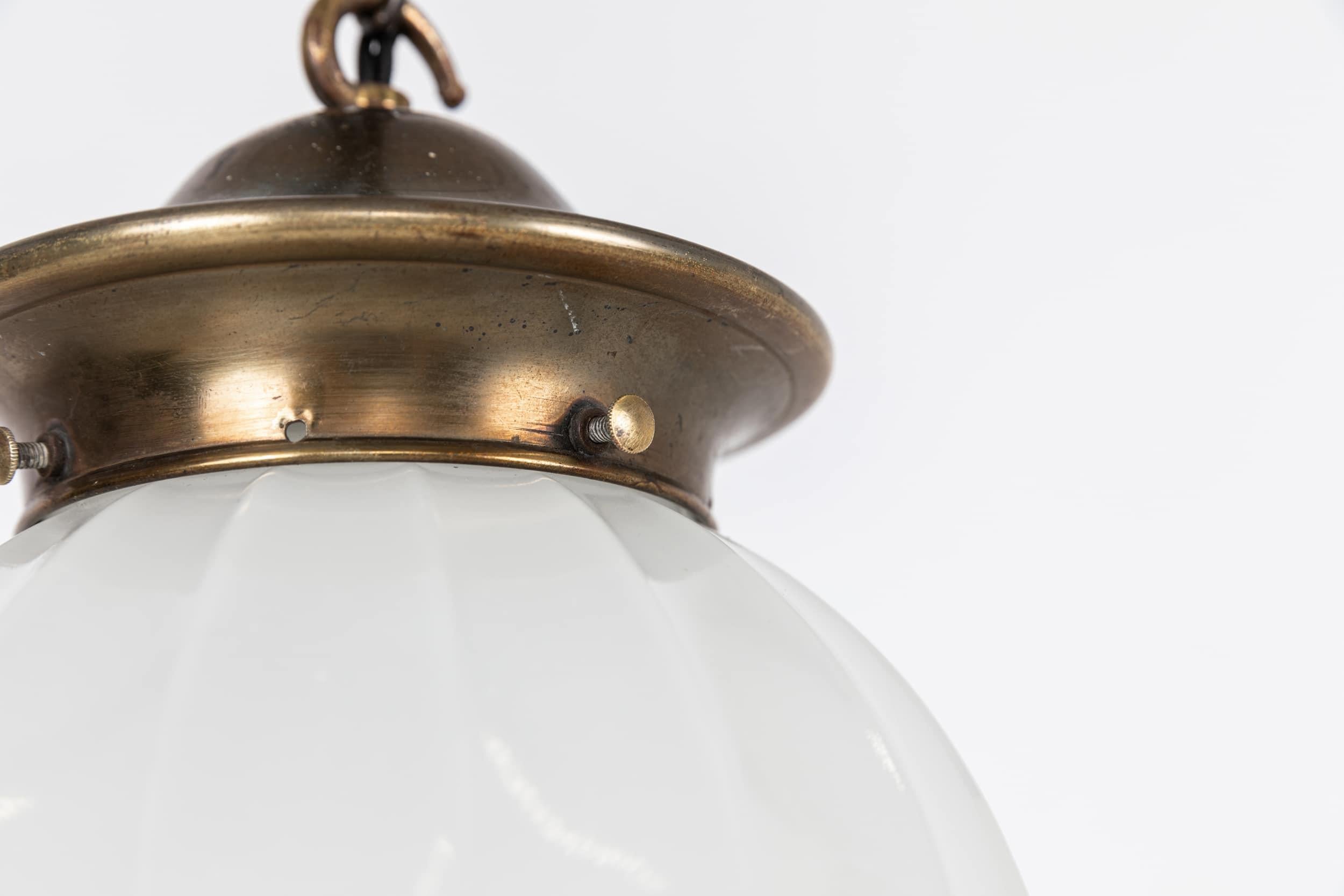 Vintage Art Deco Jefferson Globe Ribbed Opaline Glass Pendant Light, C.1930 In Good Condition In London, GB