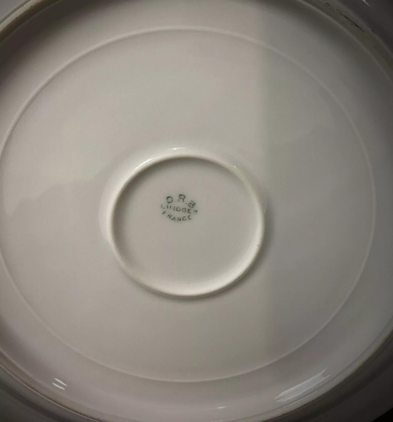 20ième siècle Grande assiette en porcelaine de Limoges Art Déco vintage par D.R.B - 2Y445 en vente