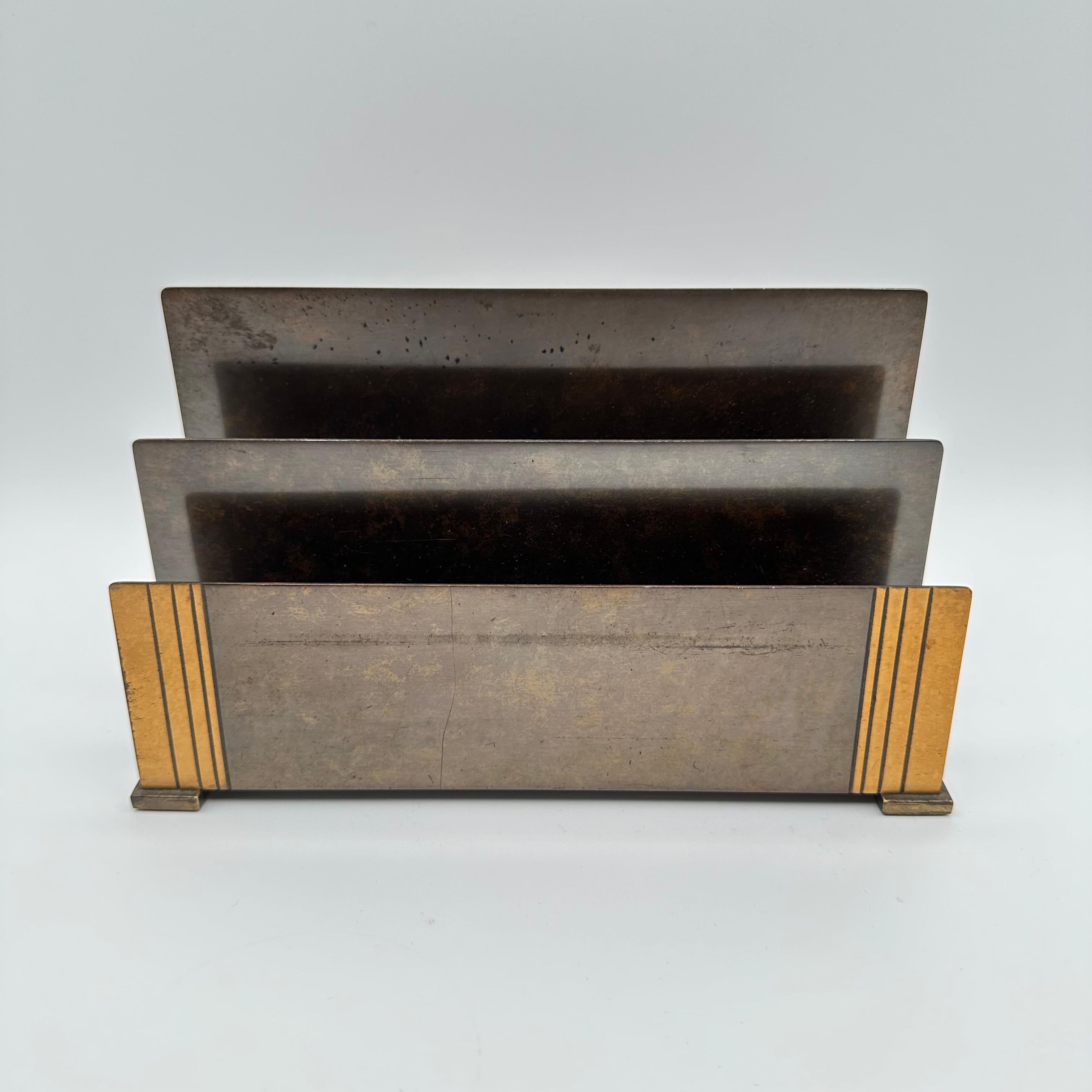 Vintage-Briefhalter aus patinierter Bronze im Art déco-Stil von Silberwappen  im Zustand „Gut“ im Angebot in Amityville, NY
