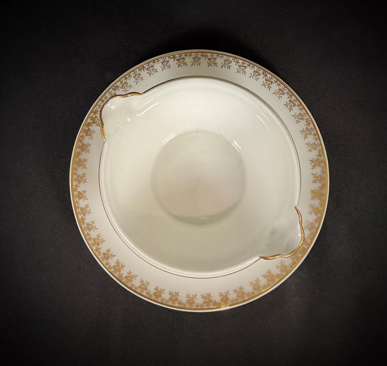 This vintage Art Deco Limoges porcelain sauce boat by D.R.B is a stunning piece that will add a touch of elegance to your dining experience. Measuring 7.3 inches (18.5 cm) in diameter and 2.8 inches (7 cm) in height, this exquisite sauce boat weighs
