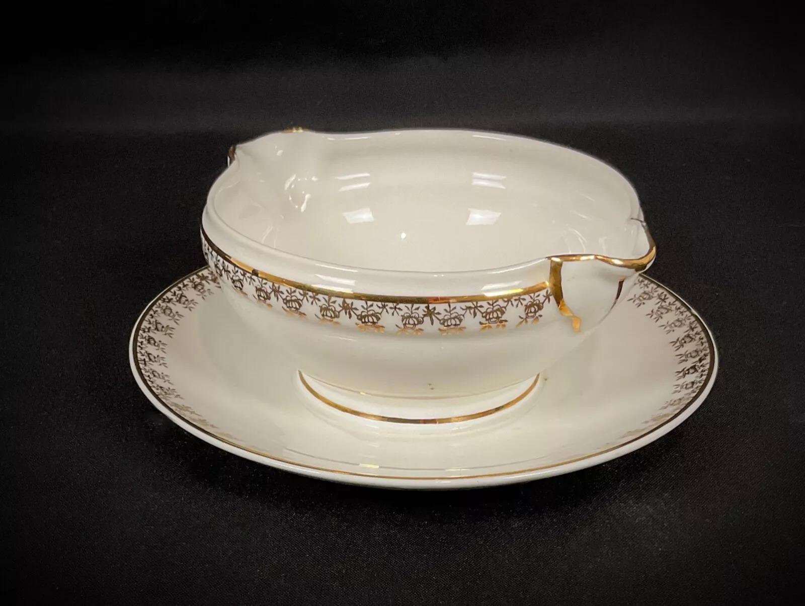 Vintage Art Deco Limoges Porcelain Sauce Boat with Gold Trim by D.R.B - 2Y447 For Sale 2