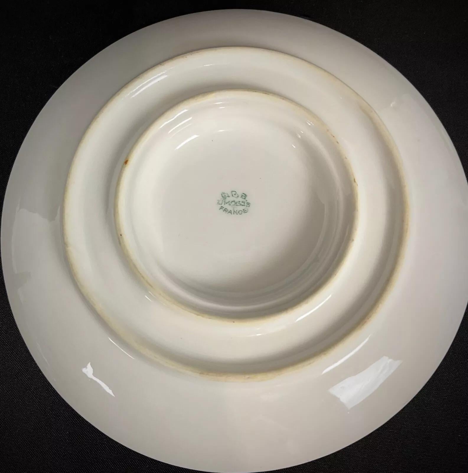 Vintage Art Deco Limoges Porcelain Sauce Boat with Gold Trim by D.R.B - 2Y447 For Sale 4