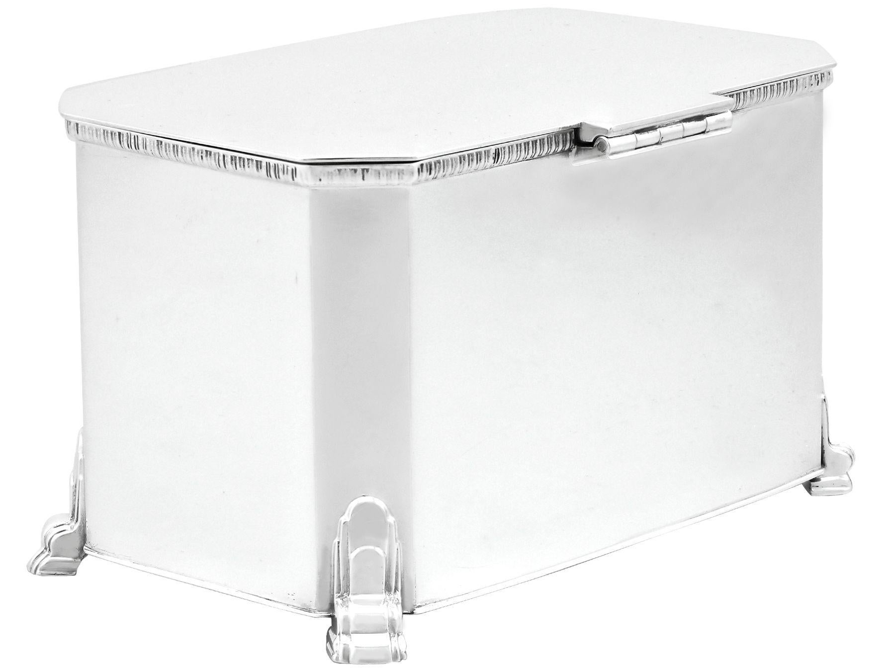 English Vintage Art Deco Ling Silver Biscuit Box For Sale