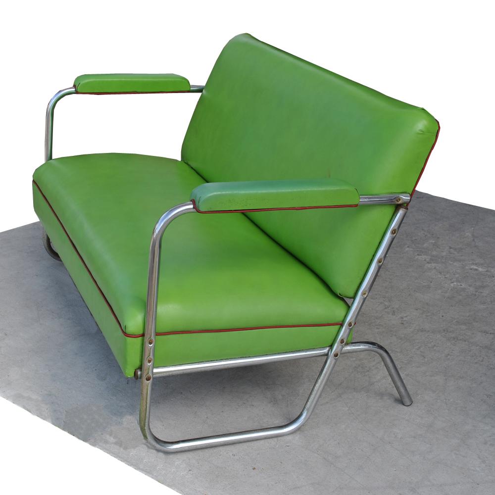 Lloyd manufacturing

KEM Weber

Vintage Art Deco loveseat by KEM Weber

Art Deco loveseat by KEM Weber. Shapely chrome frame, with apple green vinyl upholstery and red piping.
   