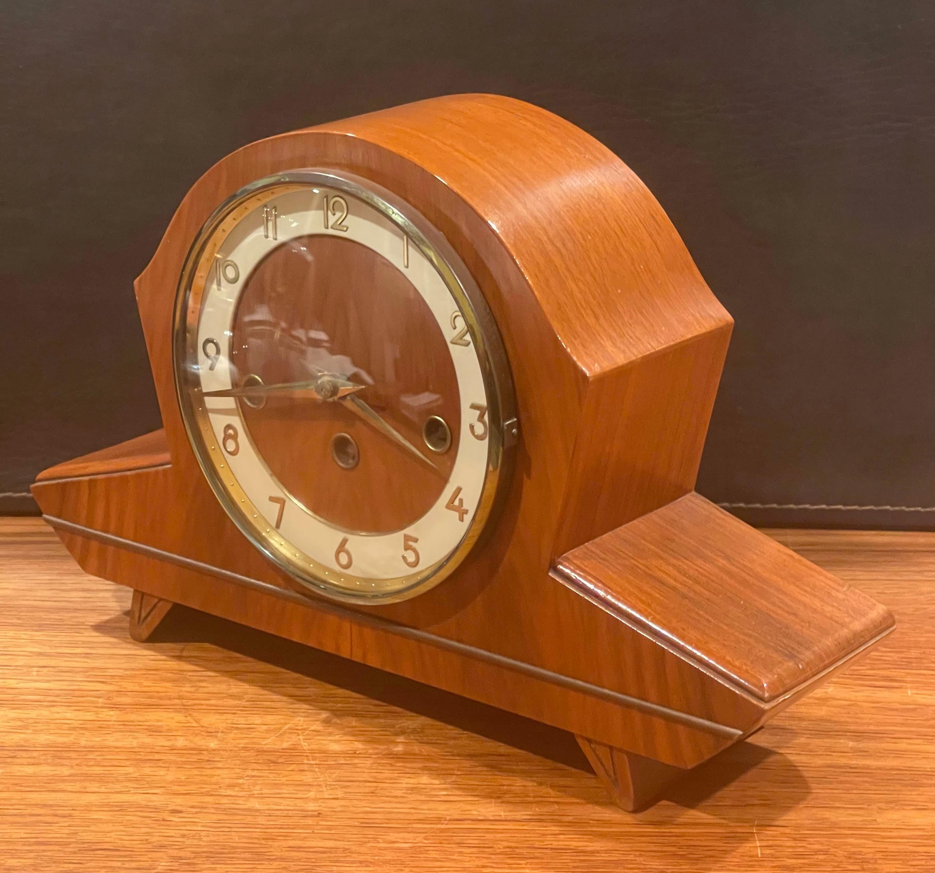 Vintage Art Deco Mantel Clock For Sale 2