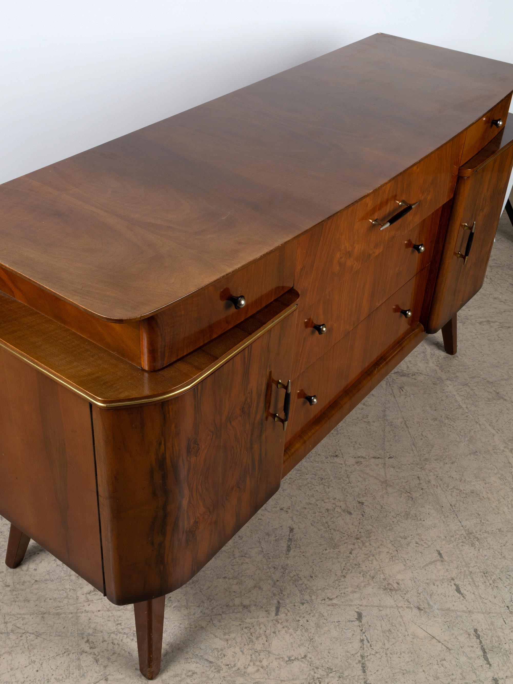 Vintage Art Deco Midcentury Figured Walnut Credenza Sideboard, England In Good Condition In London, GB