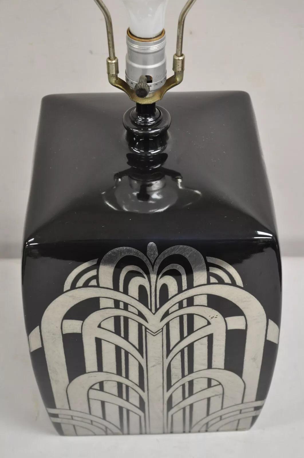 Lampada da tavolo scultorea a cubo in ceramica nera vintage Art Deco Mid Century Modern In condizioni buone in vendita a Philadelphia, PA