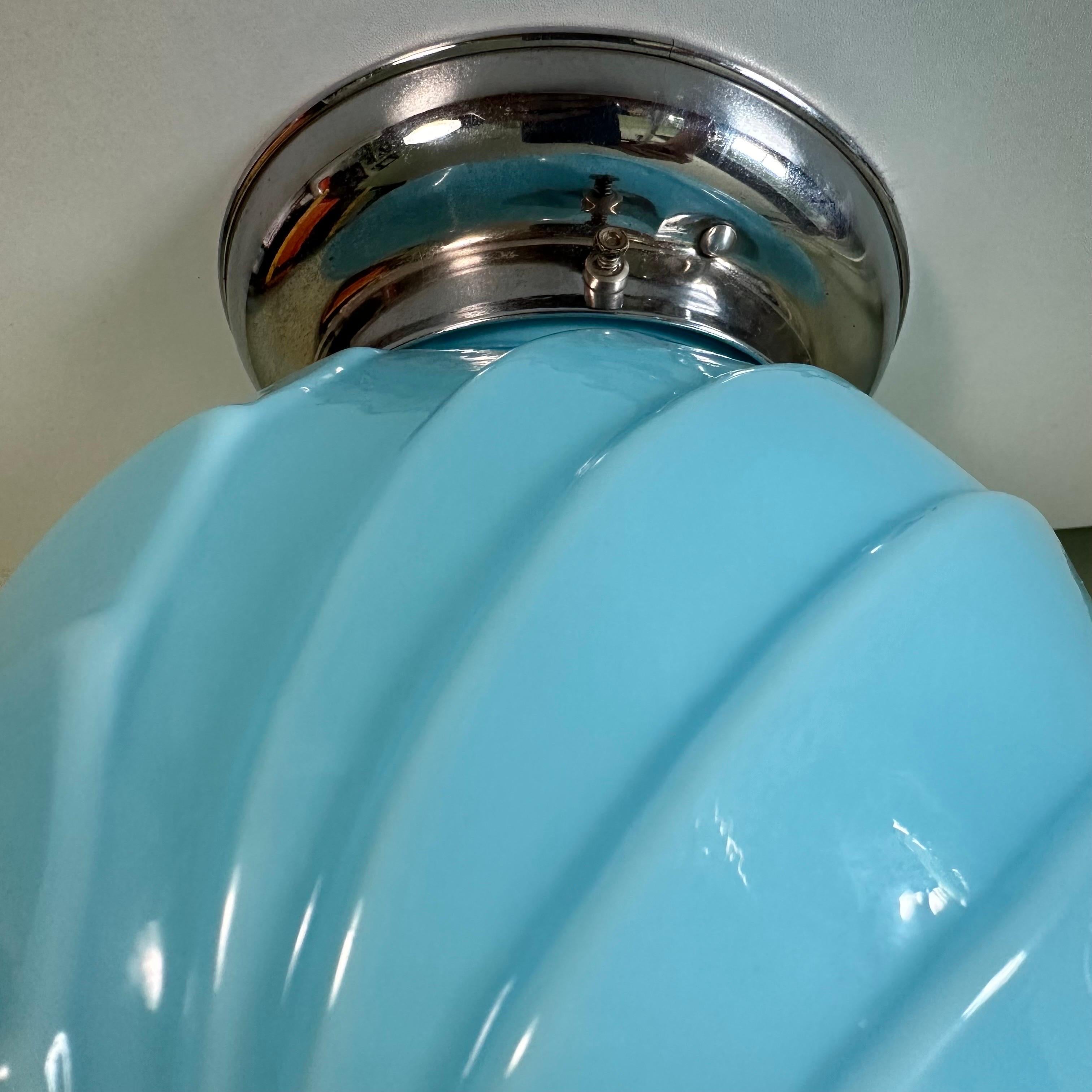 Verre Plafonnier encastré Art Déco Moderniste Bleu Baby Blue en vente