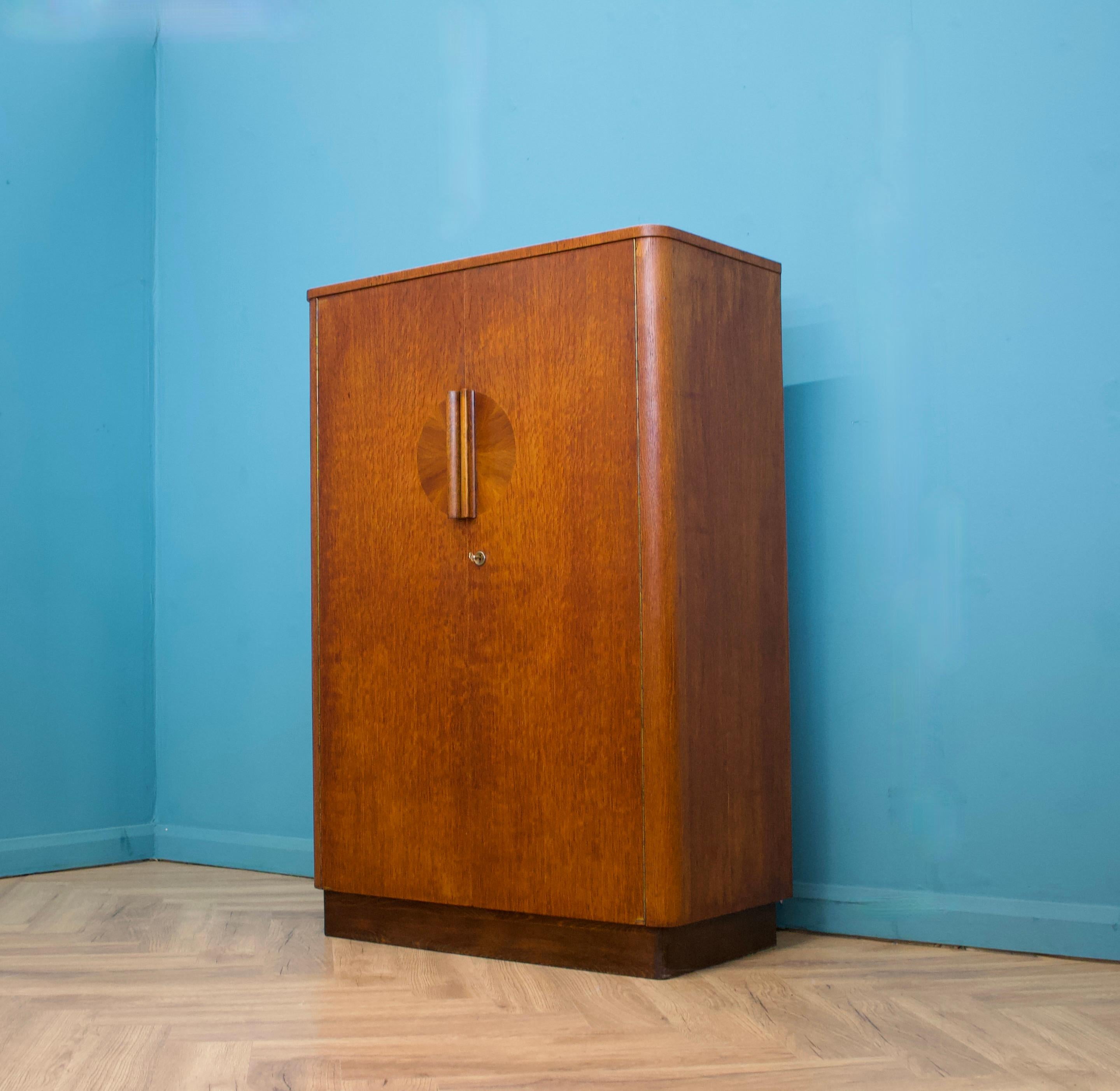 Armadio compatto in Oak d'epoca Art Deco, anni 30 In condizioni buone in vendita a South Shields, GB