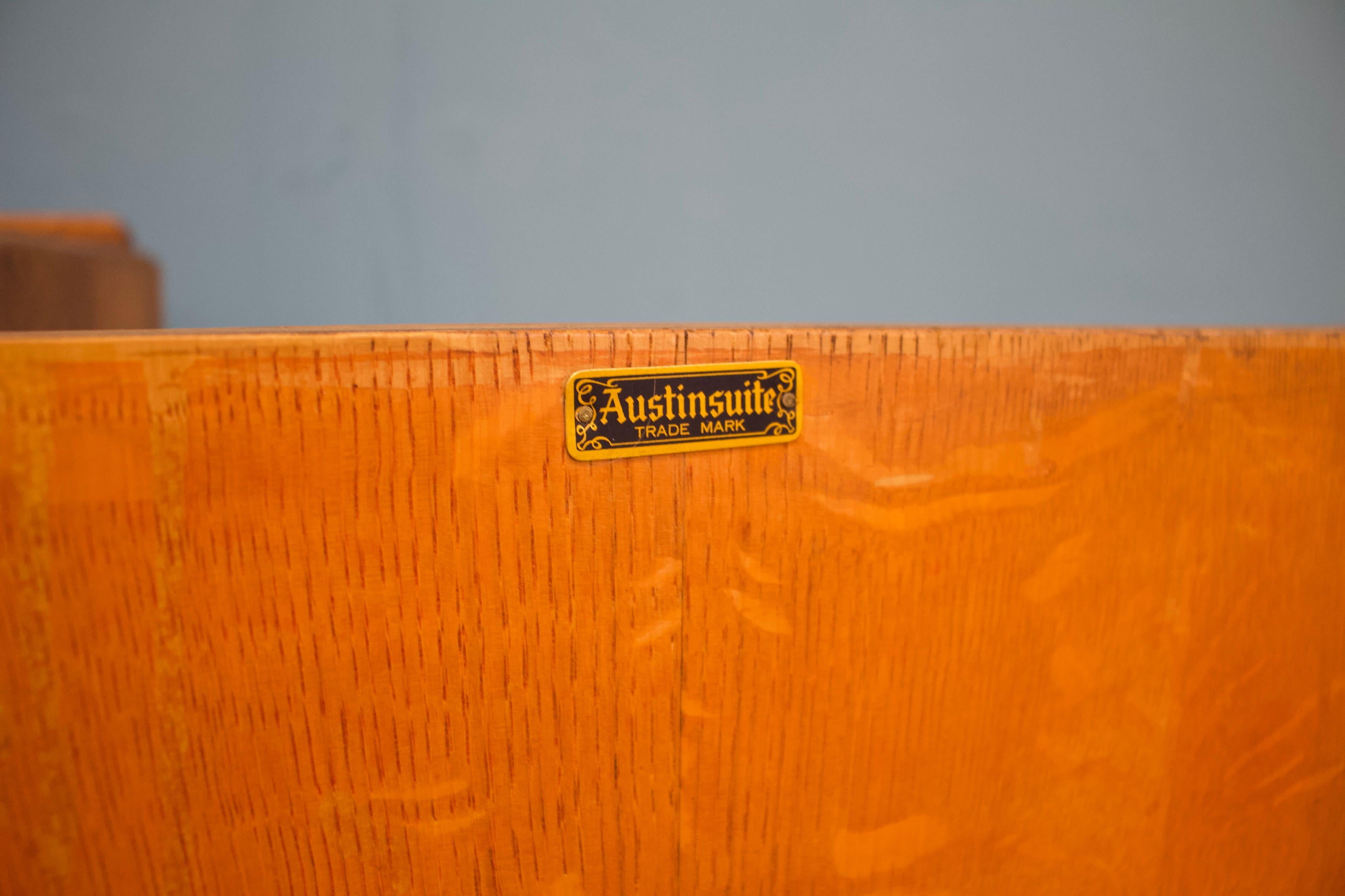 Armadio compatto d'epoca in Oak Deco di Austinsuite, anni '50 in vendita 2