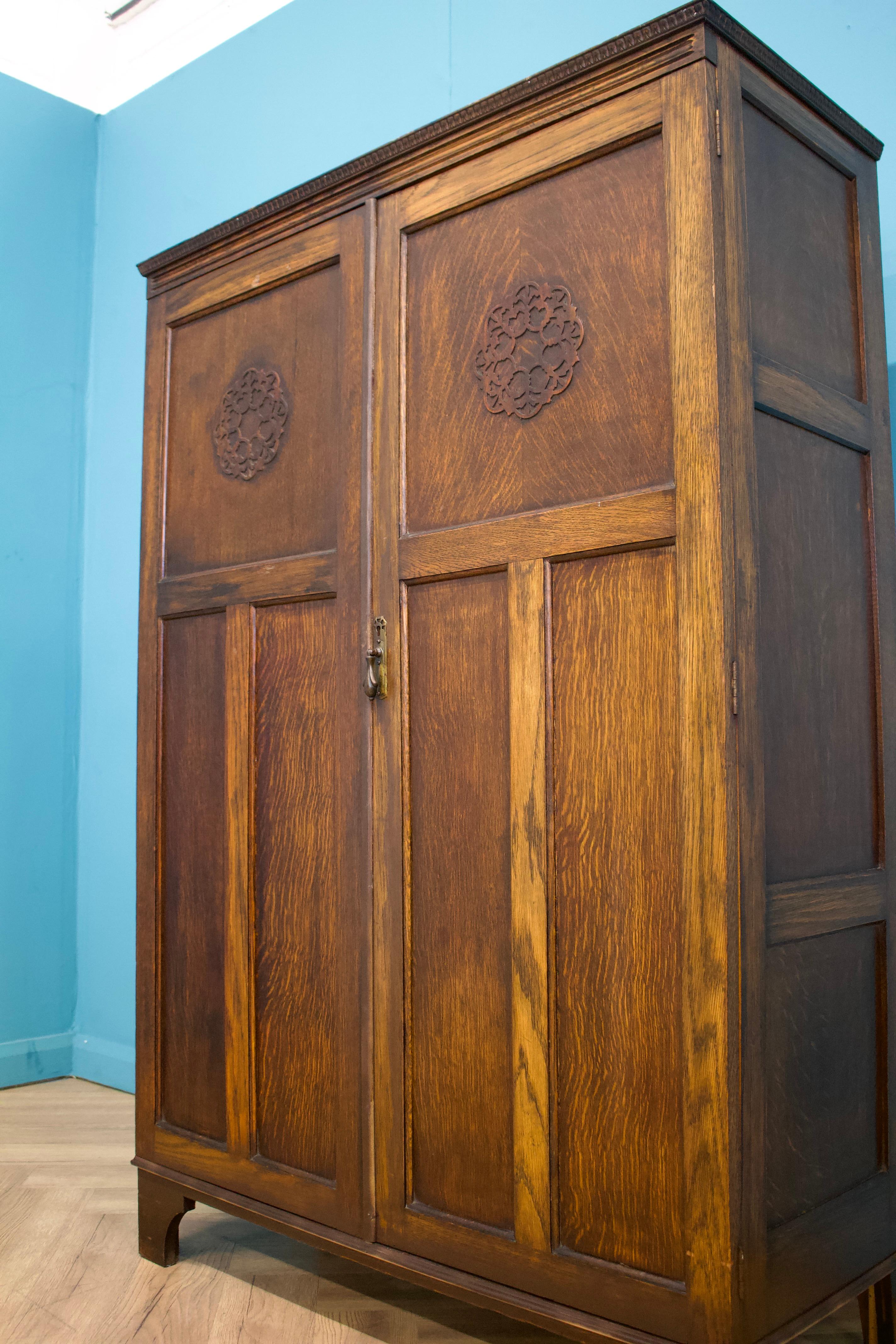 Début du 20ème siècle Armoire compacte Art Déco en chêne, années 1920 en vente