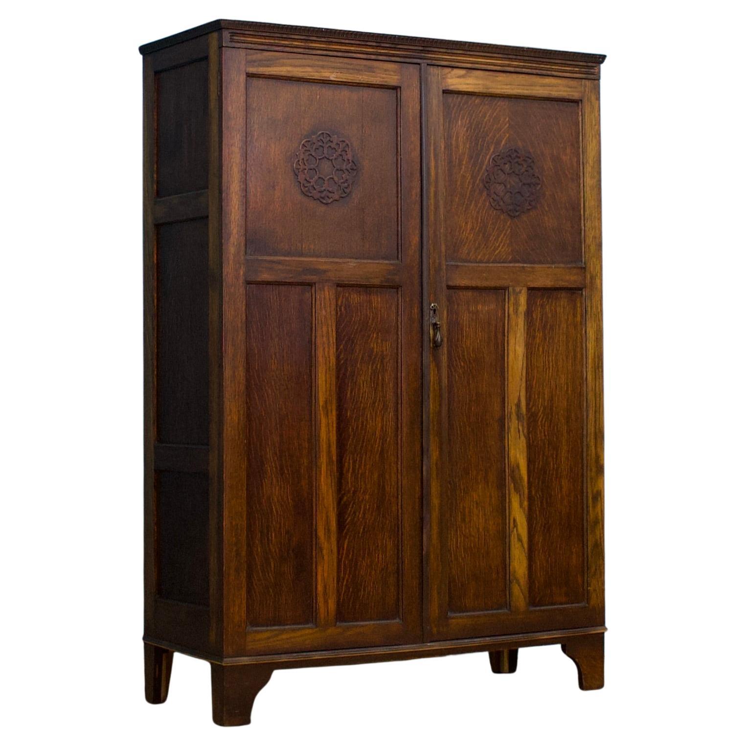 Armoire compacte Art Déco en chêne, années 1920 en vente