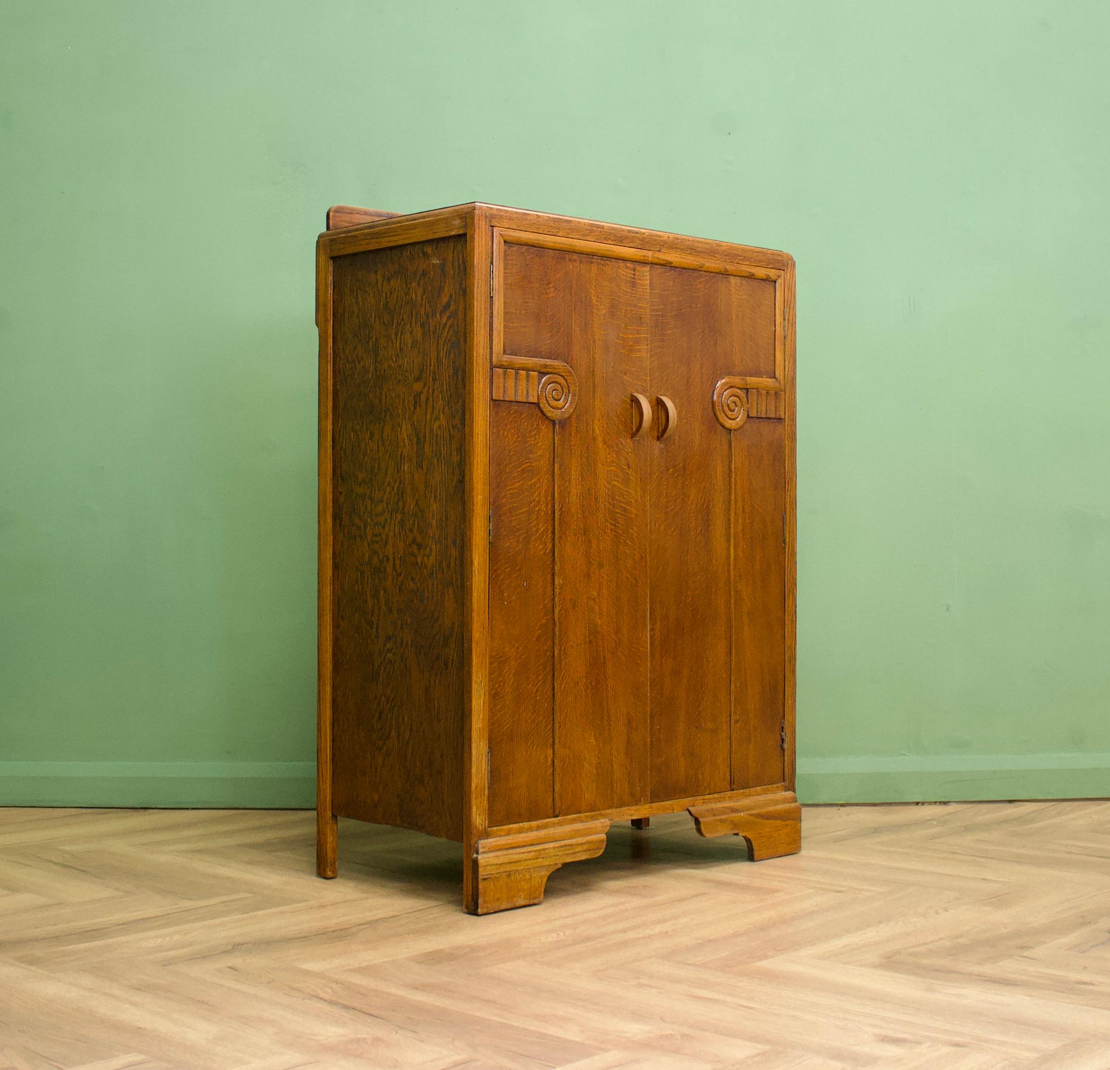 Vintage Art Deco Oak Compact Wardrobe, 1930s In Good Condition For Sale In South Shields, GB