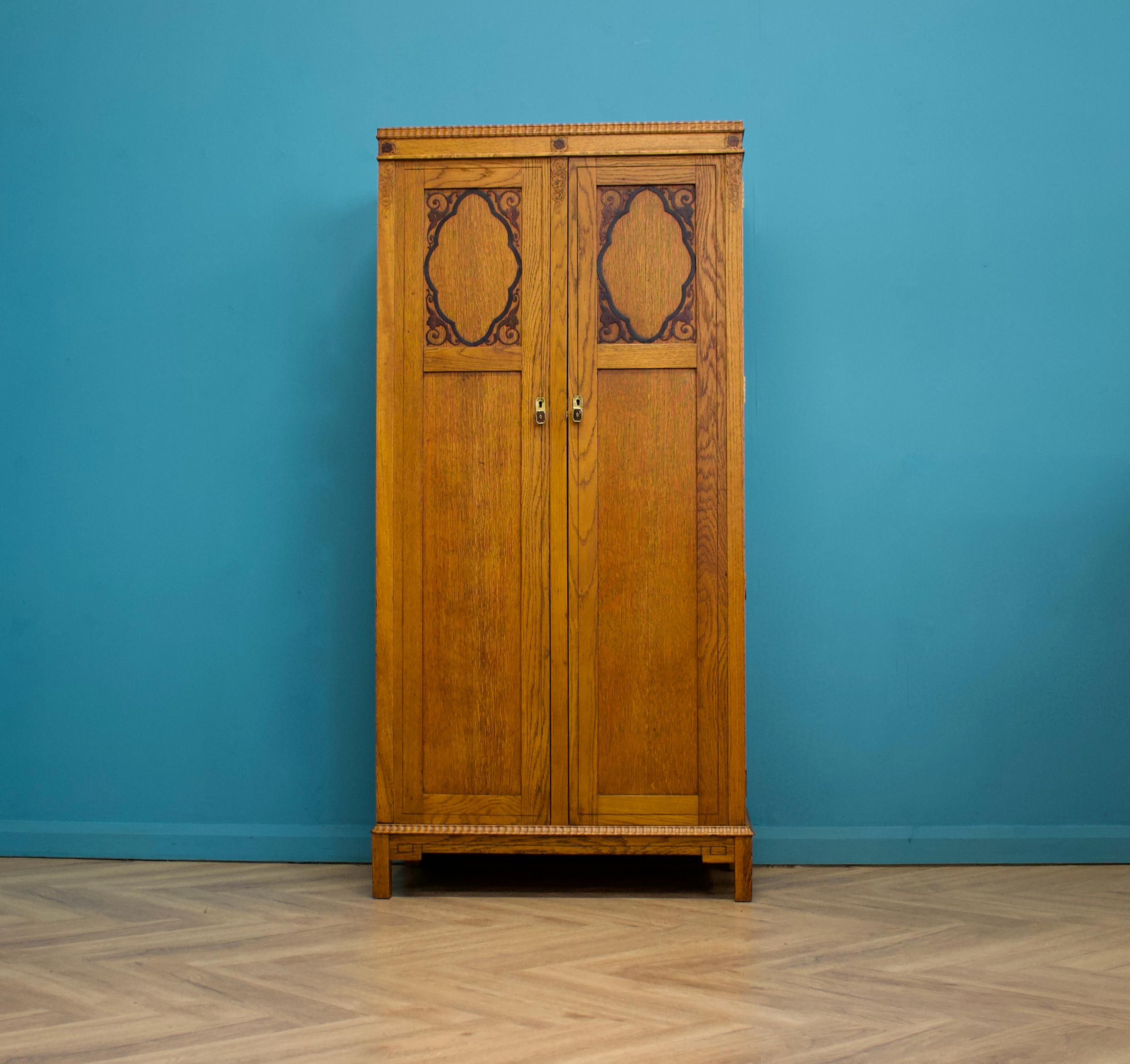 A vintage Oak Art Deco compactum / compact wardrobe
Inside is fitted out with a tilting rail, drawers and chrome rack shelves