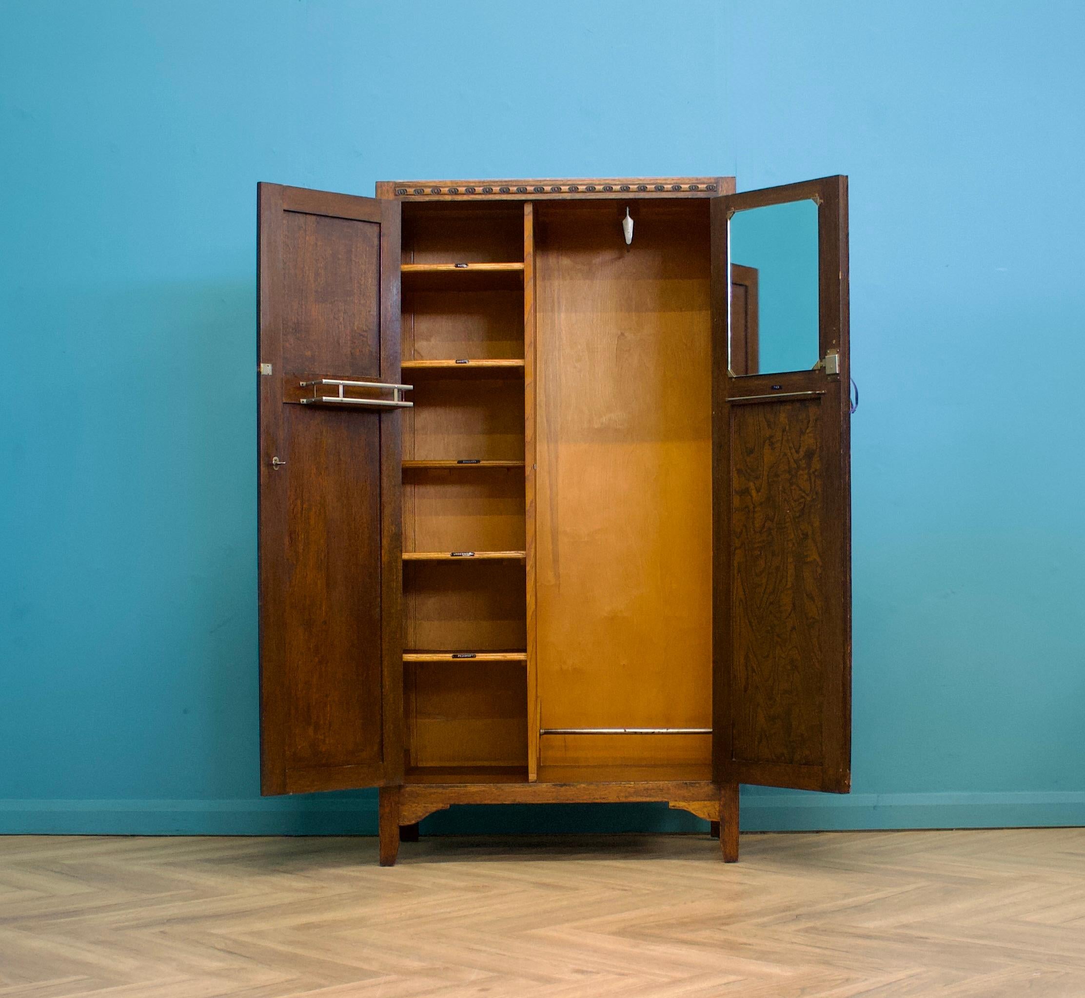 Vintage Art Deco Eiche Compactum Kleiderschrank, 1930er Jahre im Zustand „Gut“ in South Shields, GB