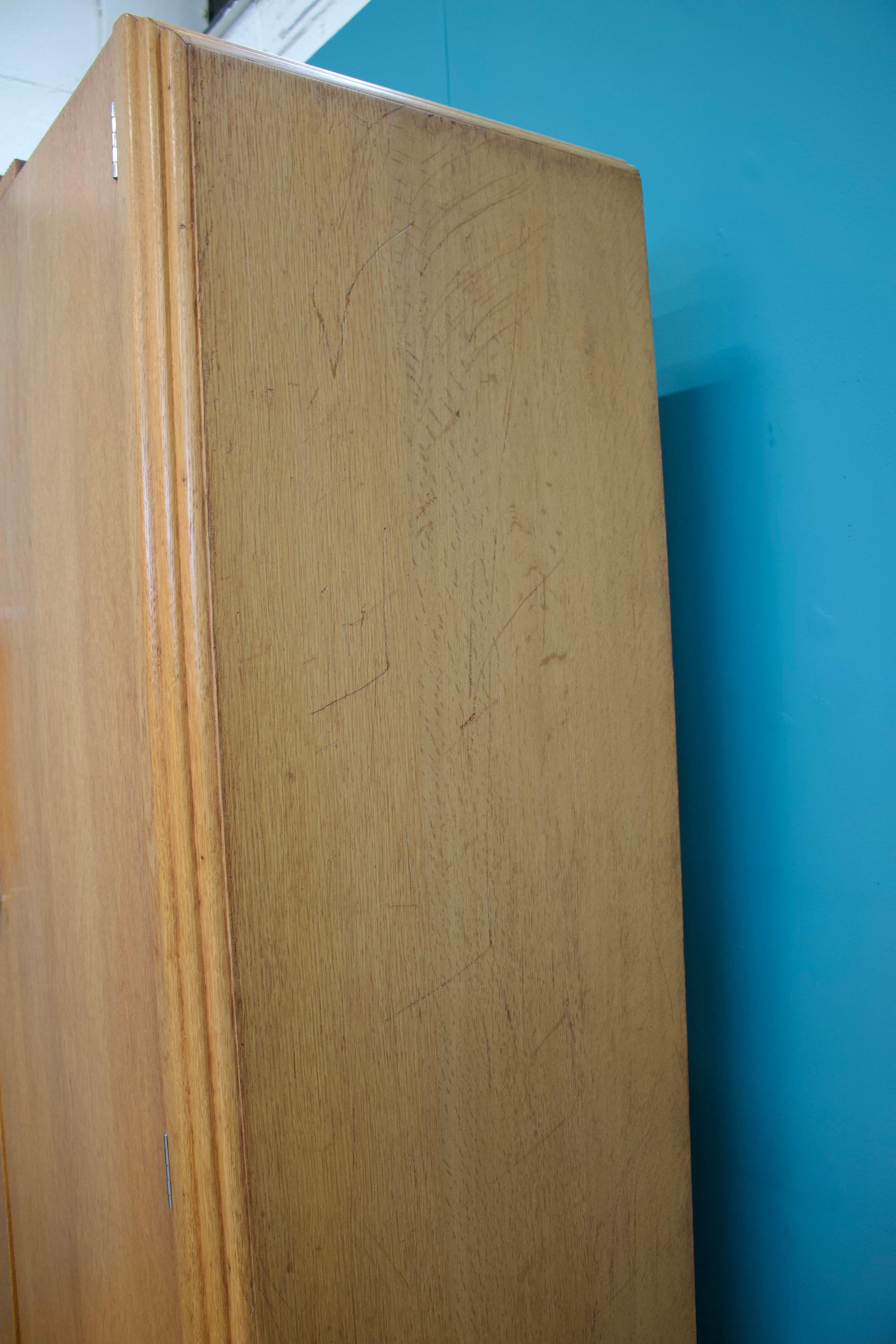 Vintage Art of Vintage Oak Oak Compactum Wardrobe from G Plan (E Gomme), 1930s en vente 5